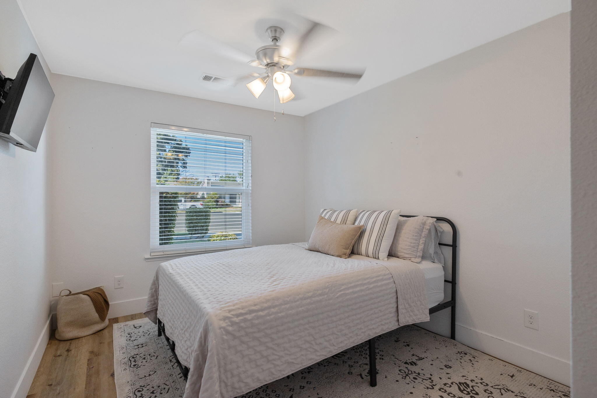 4519 W Feemster Ave, Visalia, CA 93277