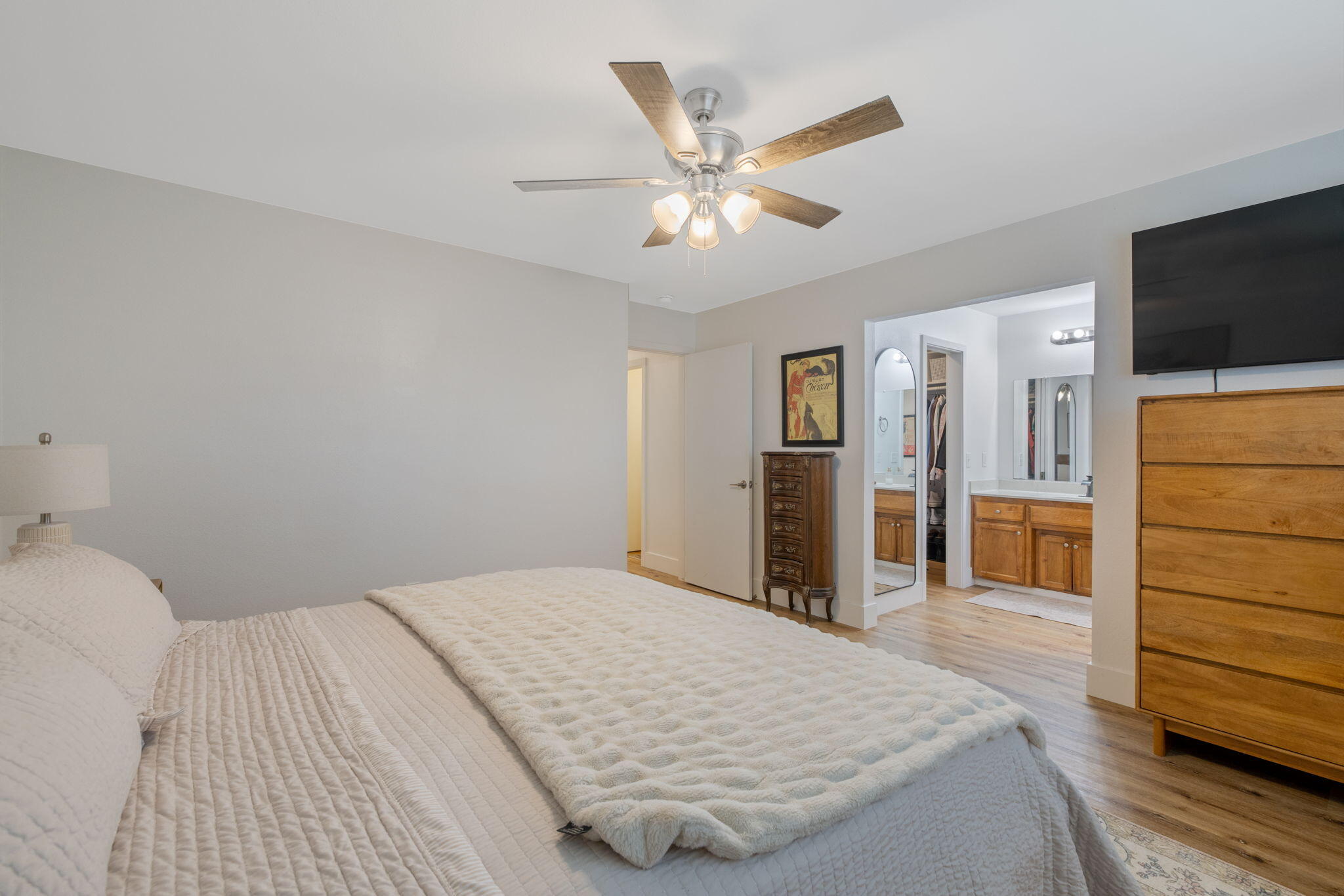 4519 W Feemster Ave, Visalia, CA 93277