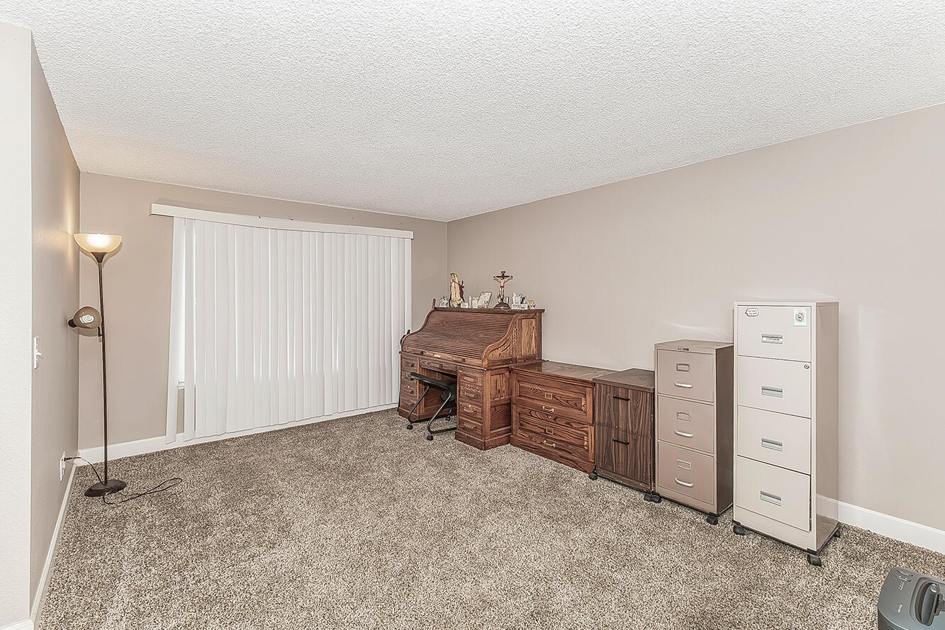 1145 Van Ct, Hanford, CA 93230