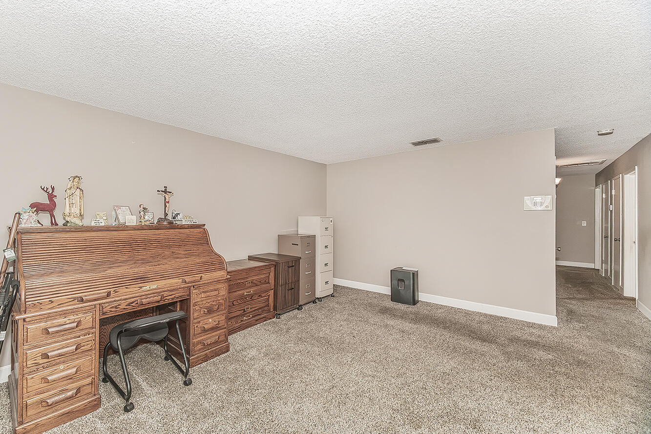 1145 Van Ct, Hanford, CA 93230