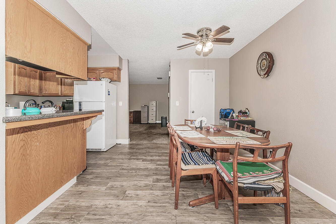 1145 Van Ct, Hanford, CA 93230