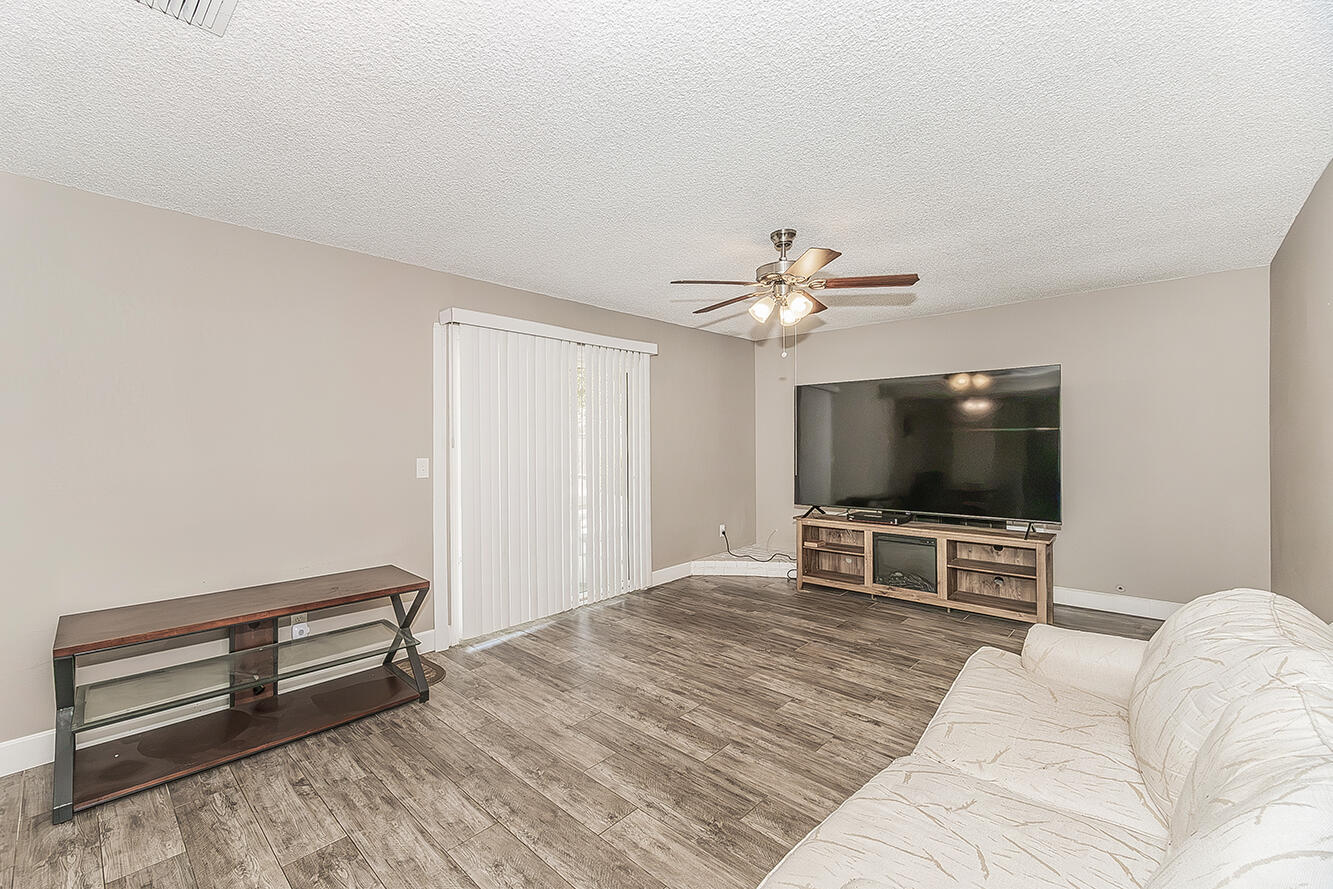 1145 Van Ct, Hanford, CA 93230