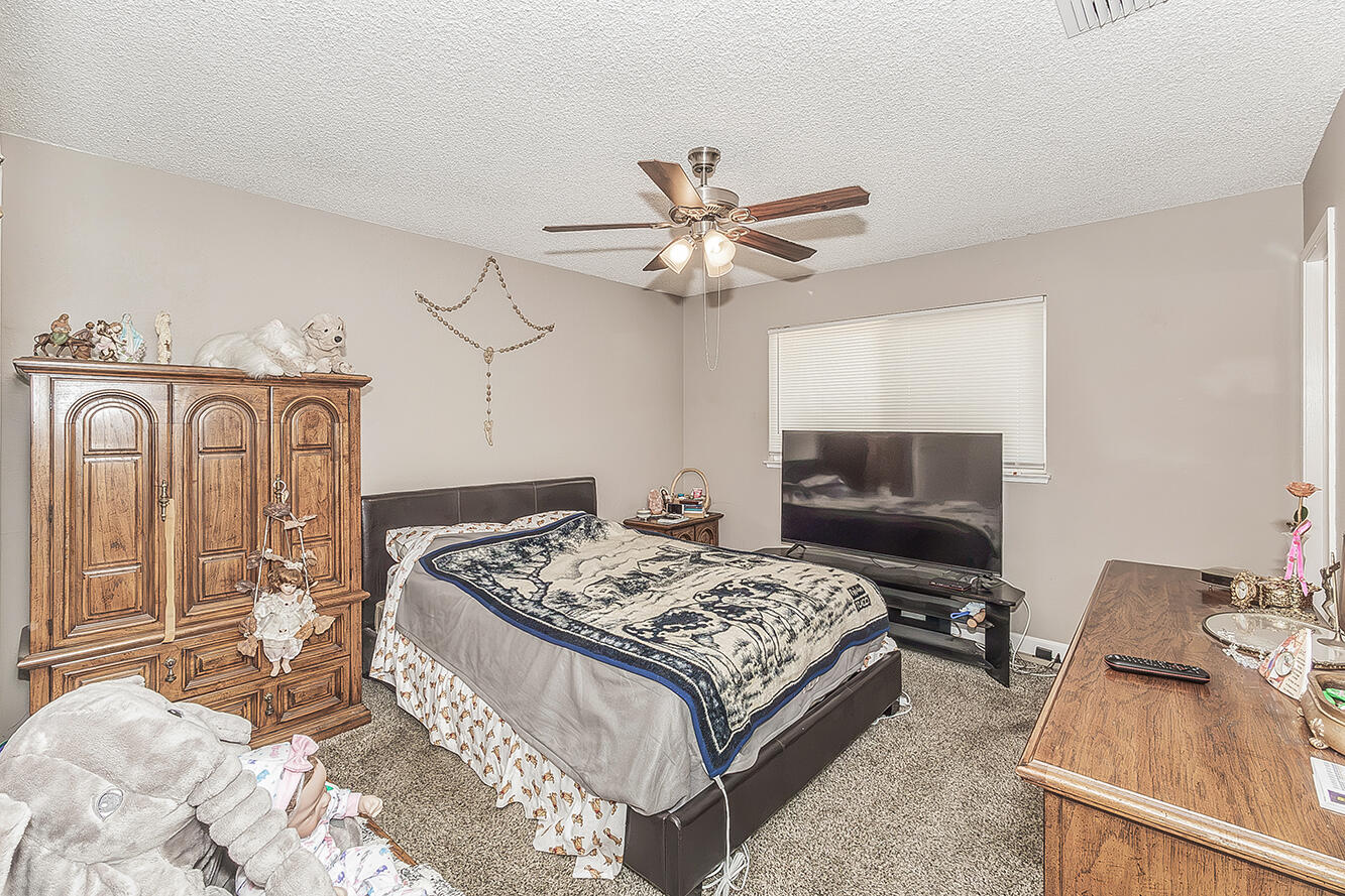 1145 Van Ct, Hanford, CA 93230