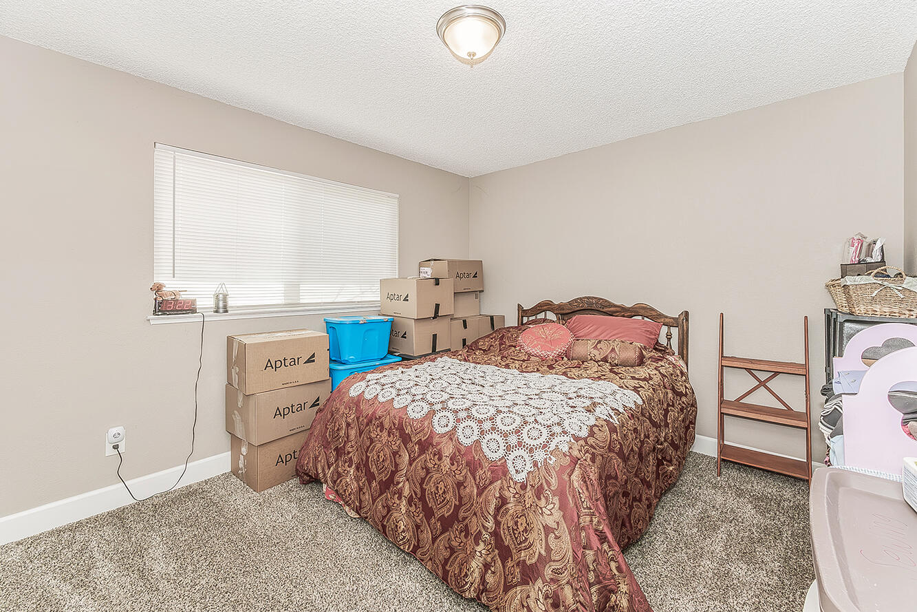 1145 Van Ct, Hanford, CA 93230