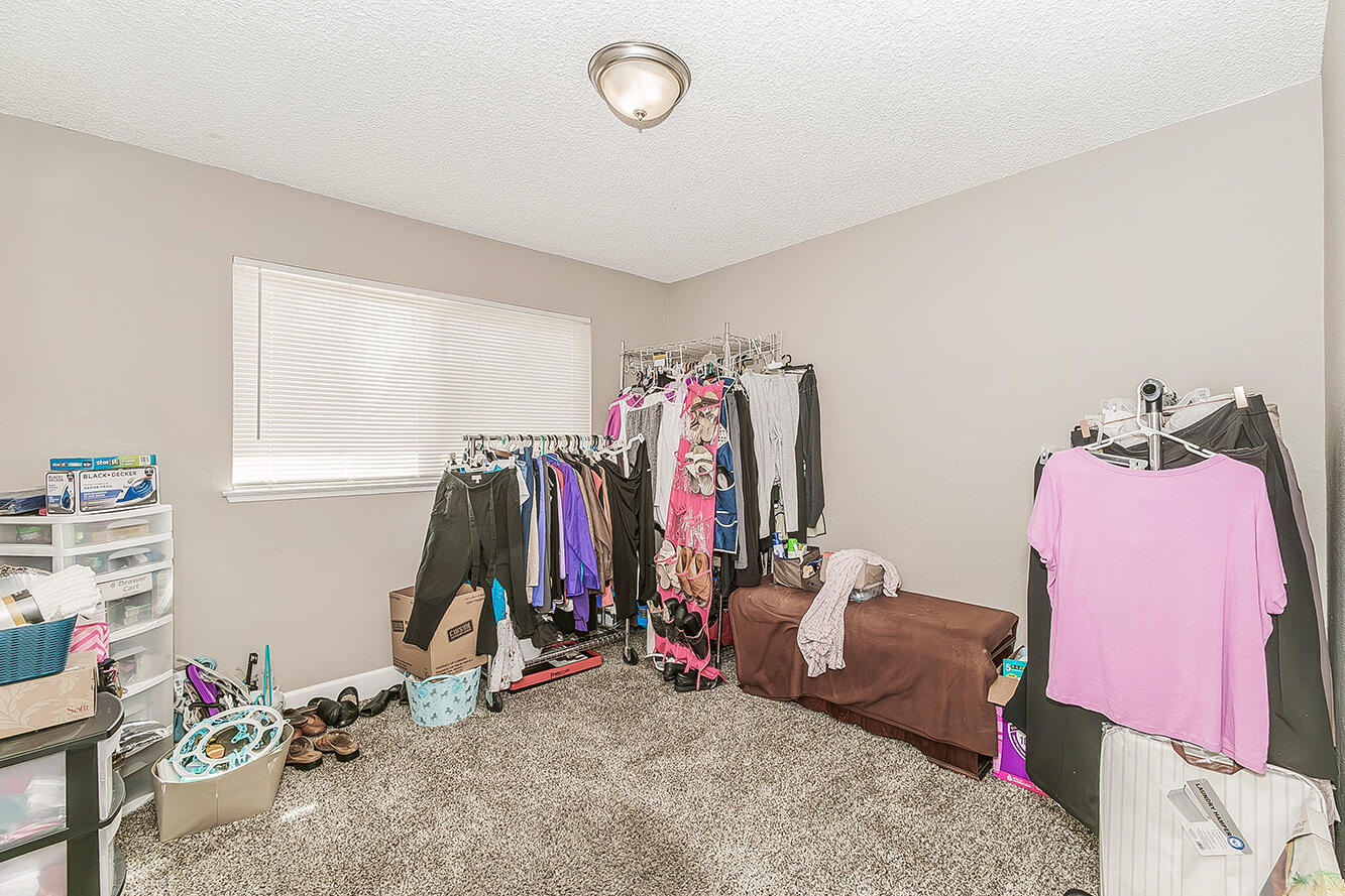 1145 Van Ct, Hanford, CA 93230