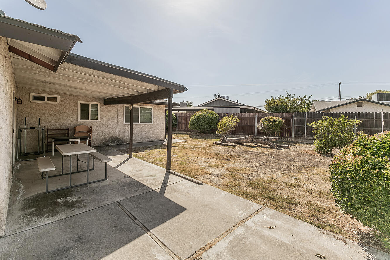 1145 Van Ct, Hanford, CA 93230