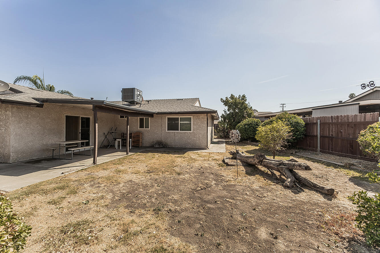 1145 Van Ct, Hanford, CA 93230