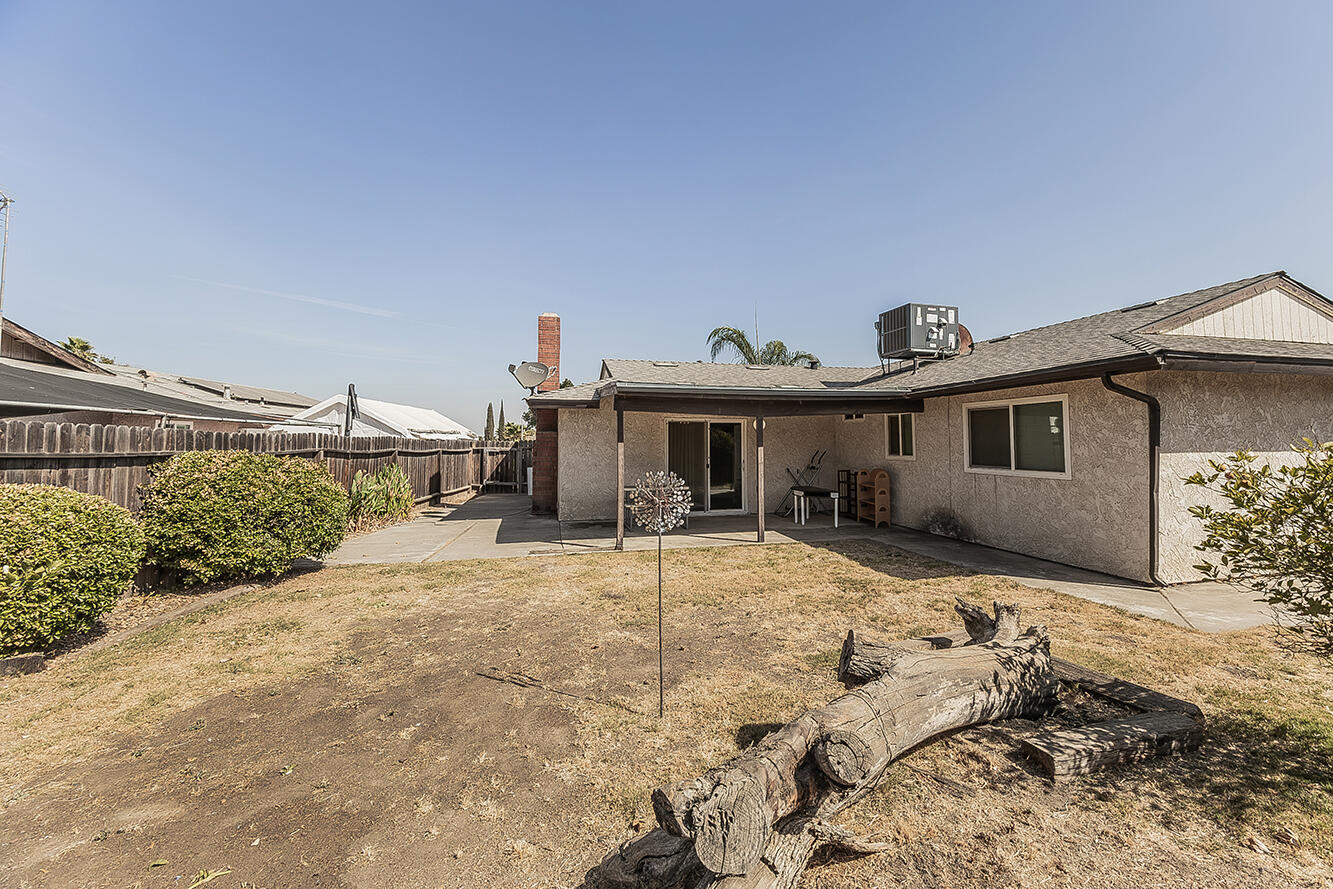 1145 Van Ct, Hanford, CA 93230