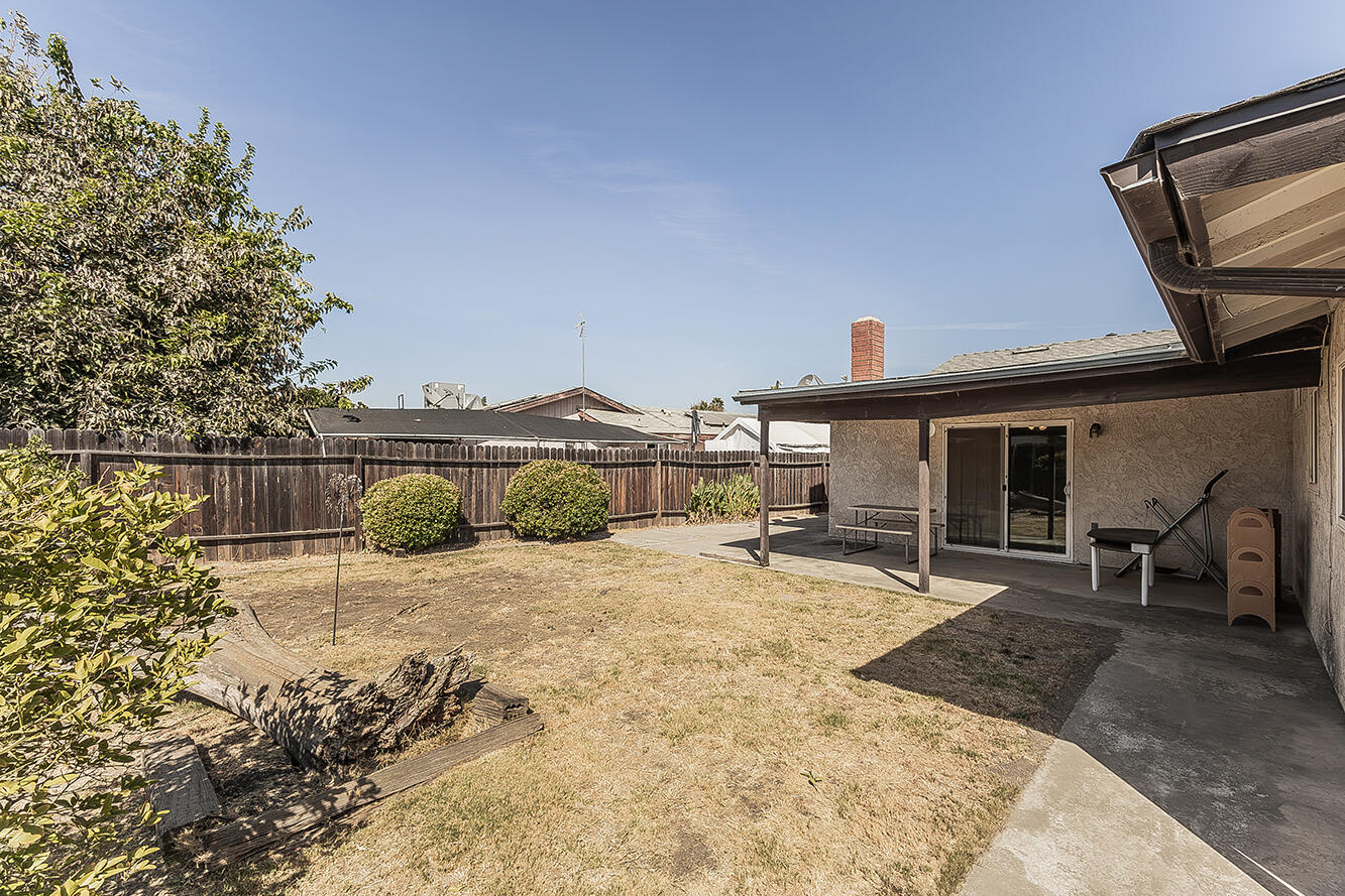 1145 Van Ct, Hanford, CA 93230
