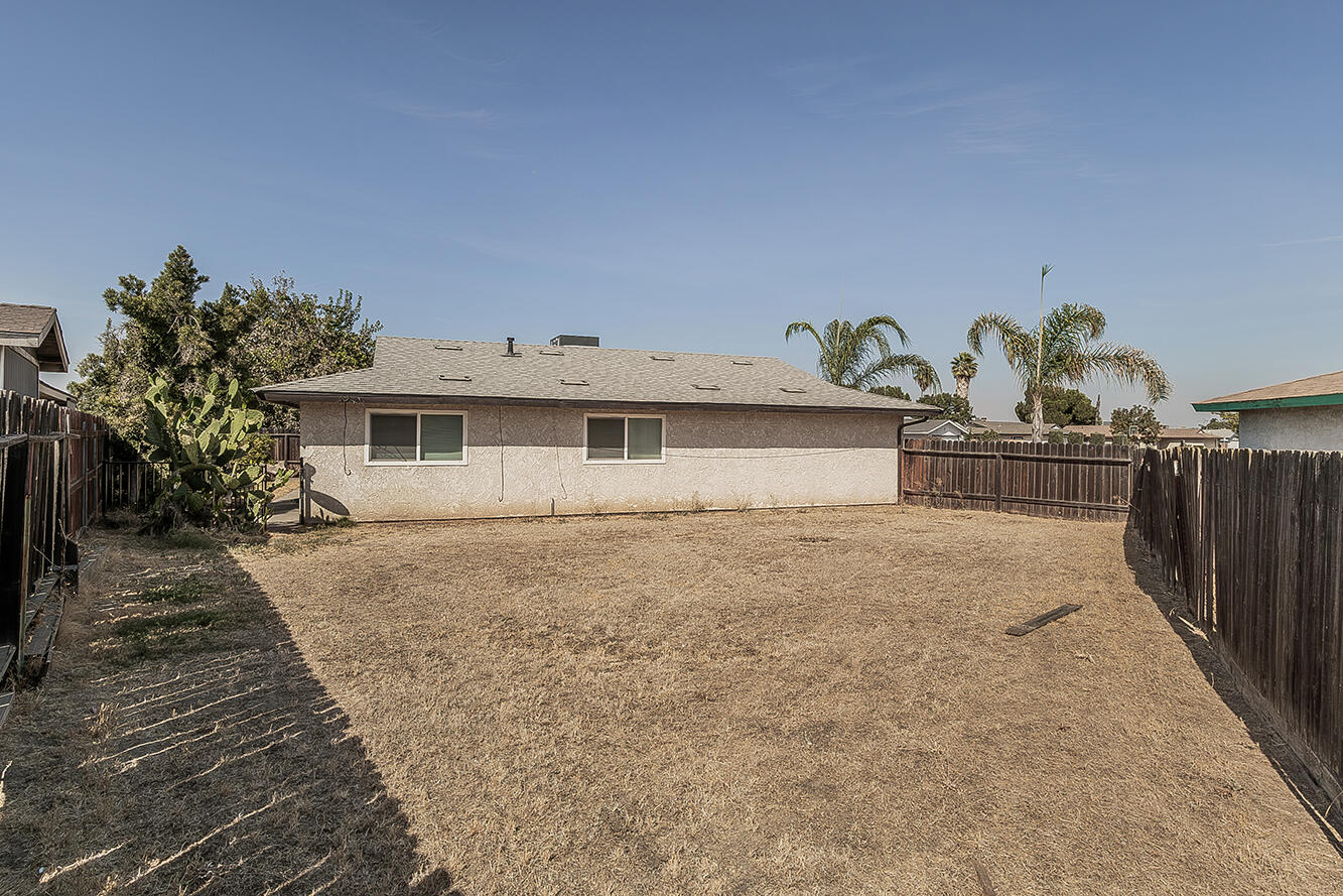 1145 Van Ct, Hanford, CA 93230