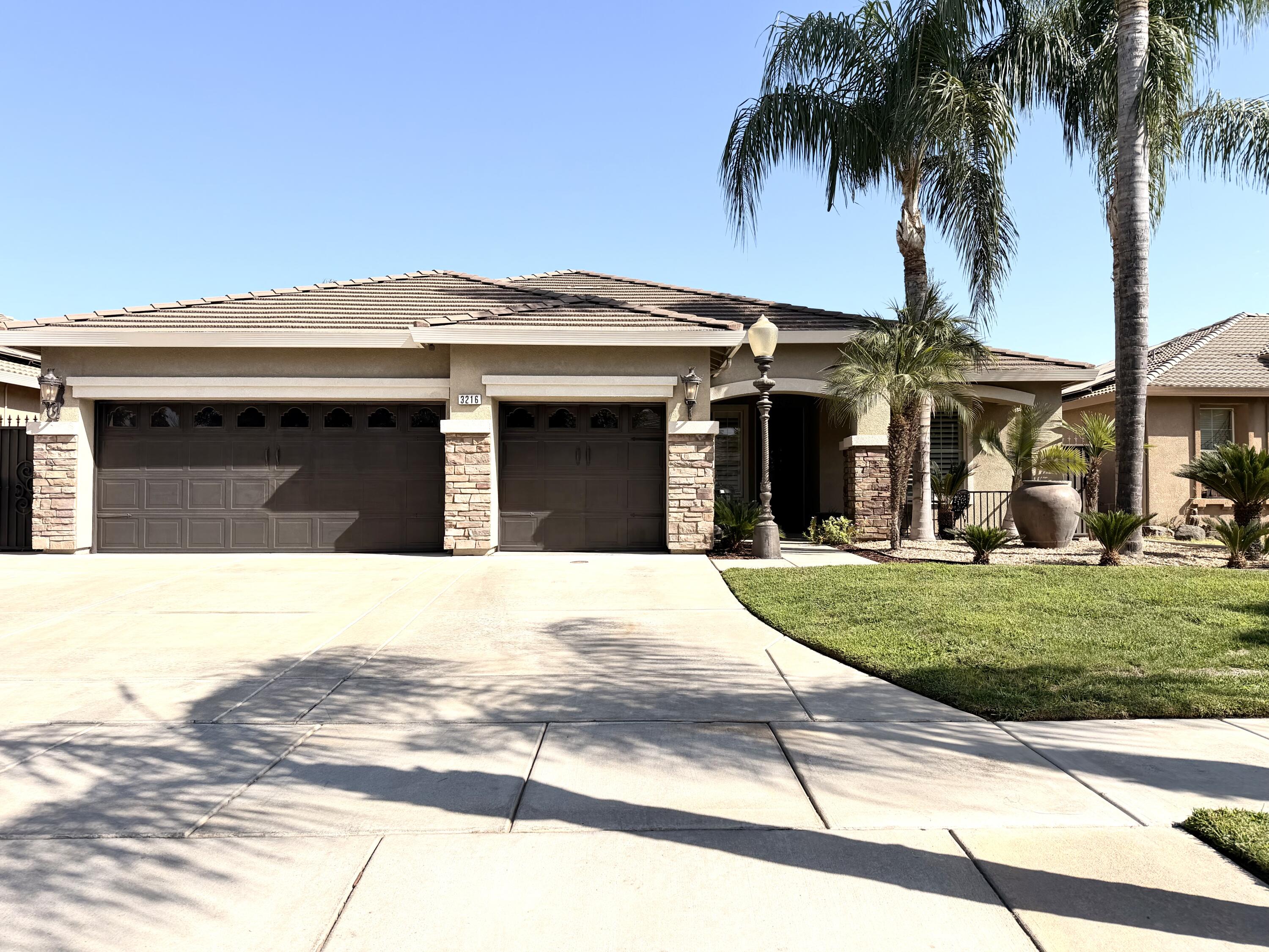 3216 W Buena Vista Ave, Visalia, CA 93291