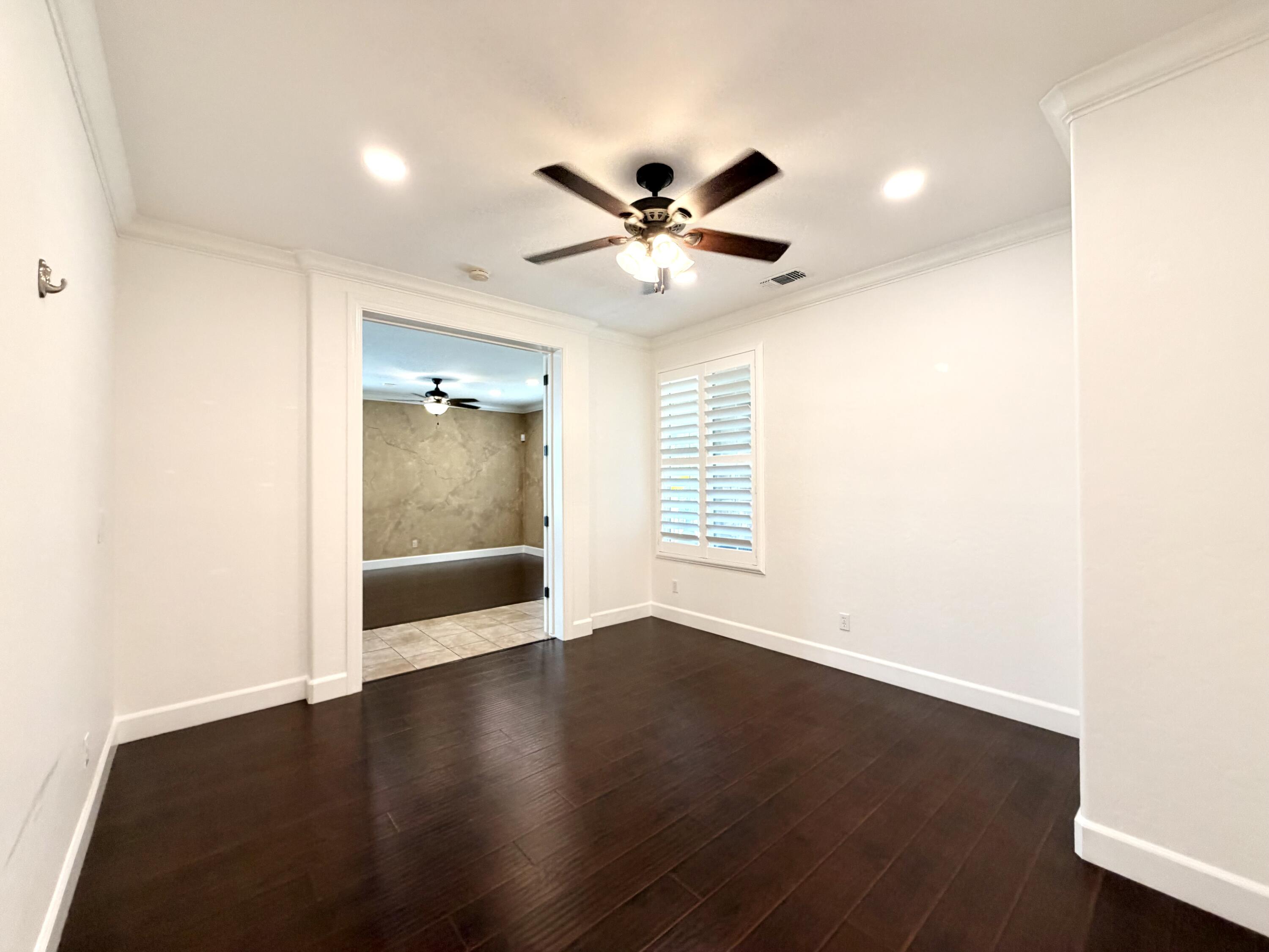 3216 W Buena Vista Ave, Visalia, CA 93291