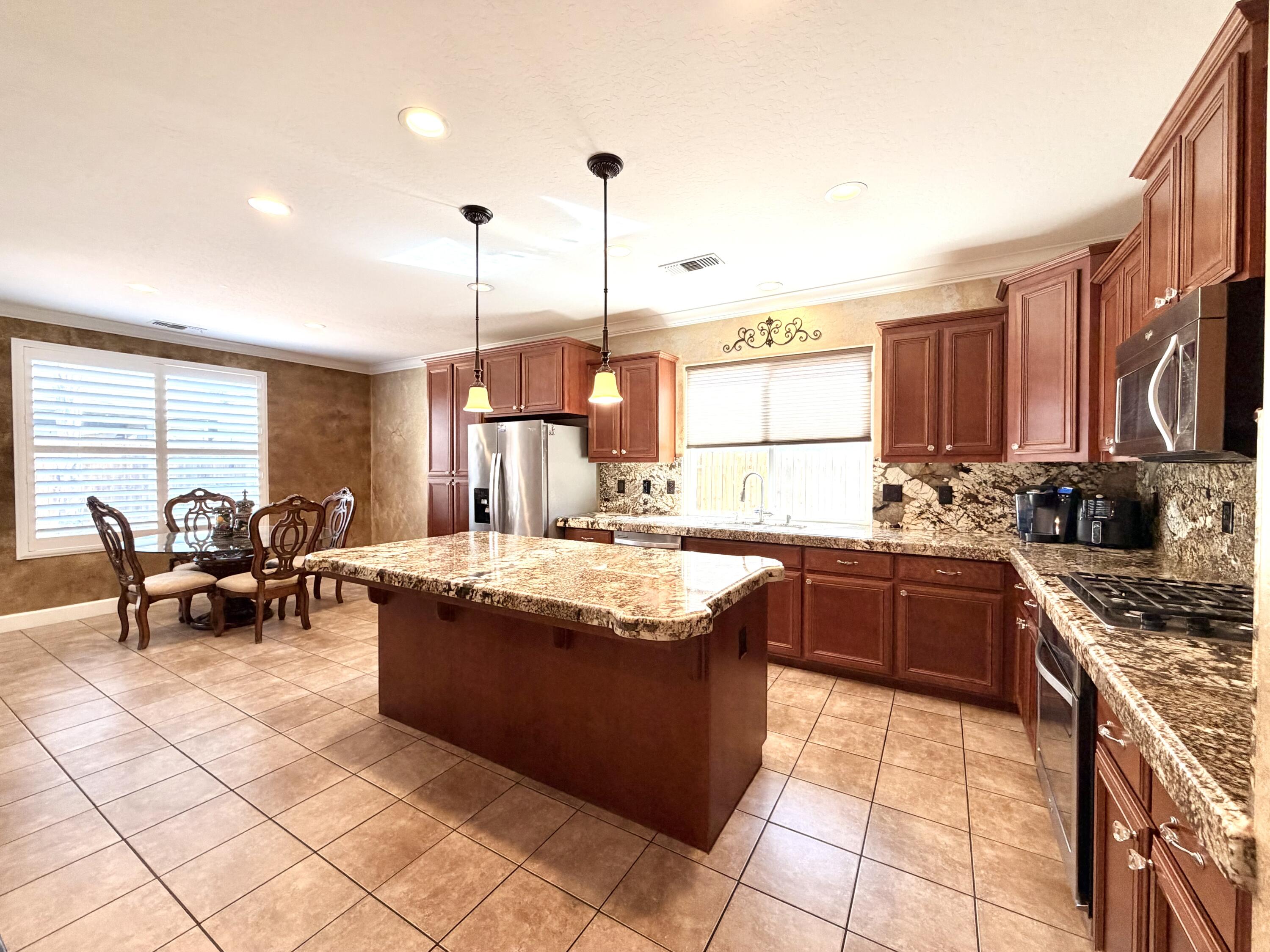 3216 W Buena Vista Ave, Visalia, CA 93291