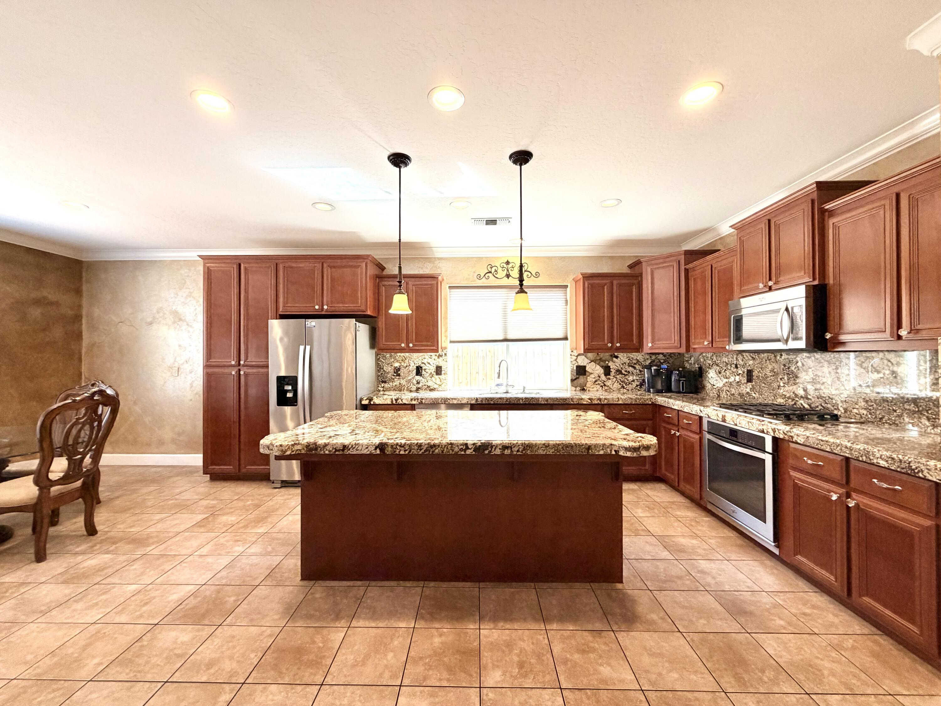 3216 W Buena Vista Ave, Visalia, CA 93291