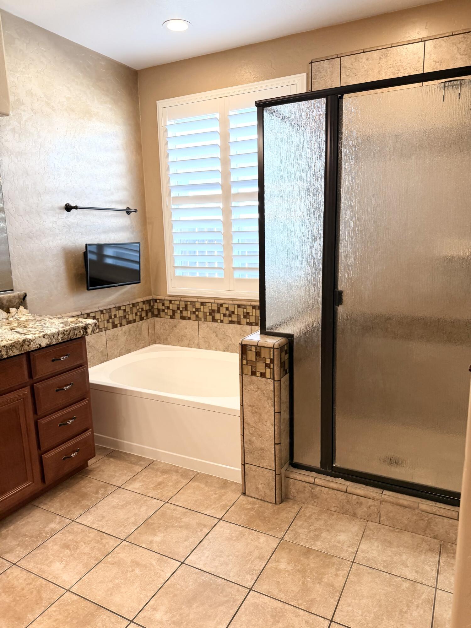 3216 W Buena Vista Ave, Visalia, CA 93291