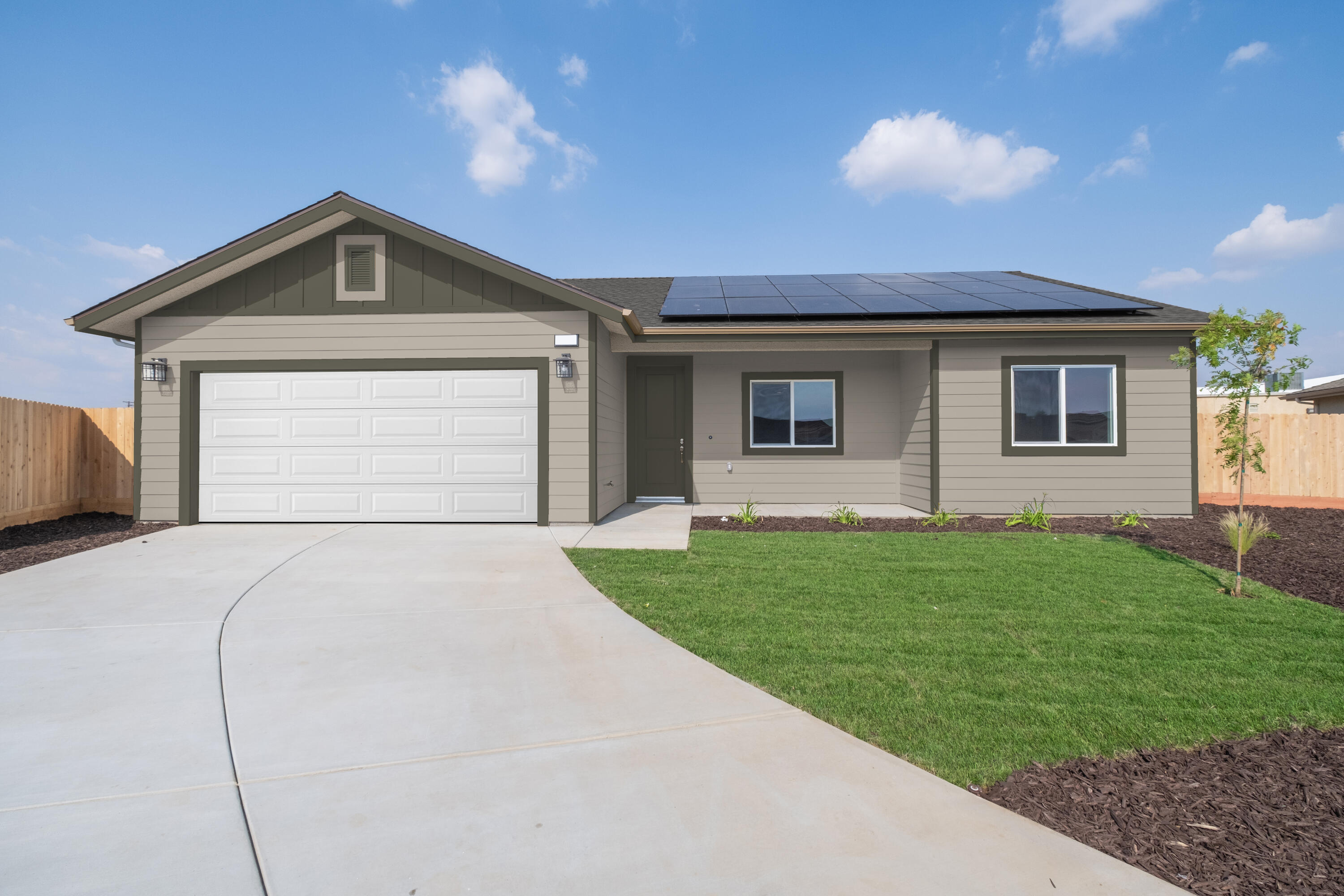 243 Yokut Ave, Woodlake, CA 93286