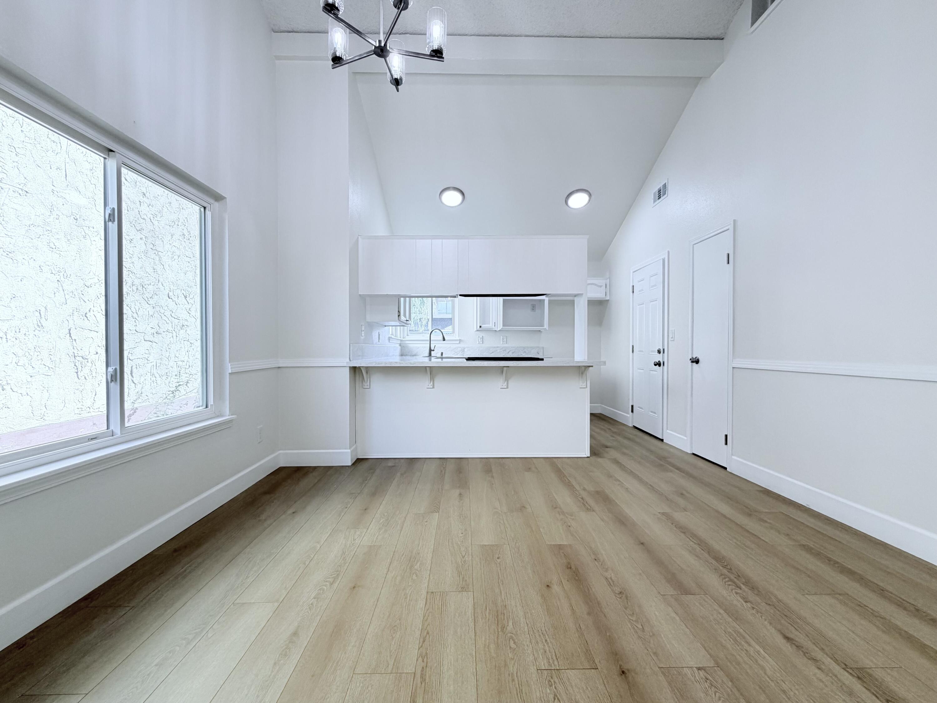 1026 E Babcock Ave, Visalia, CA 93292