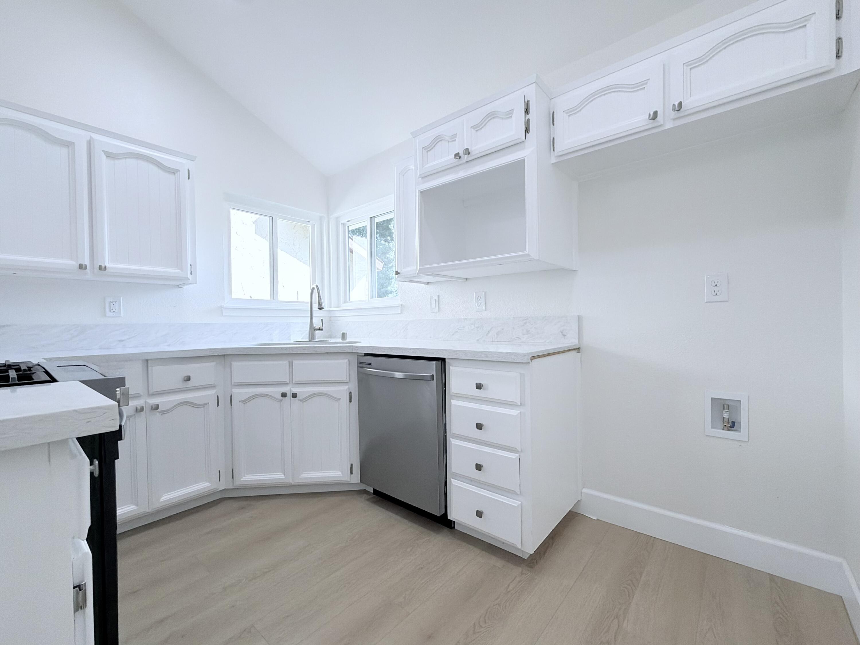 1026 E Babcock Ave, Visalia, CA 93292