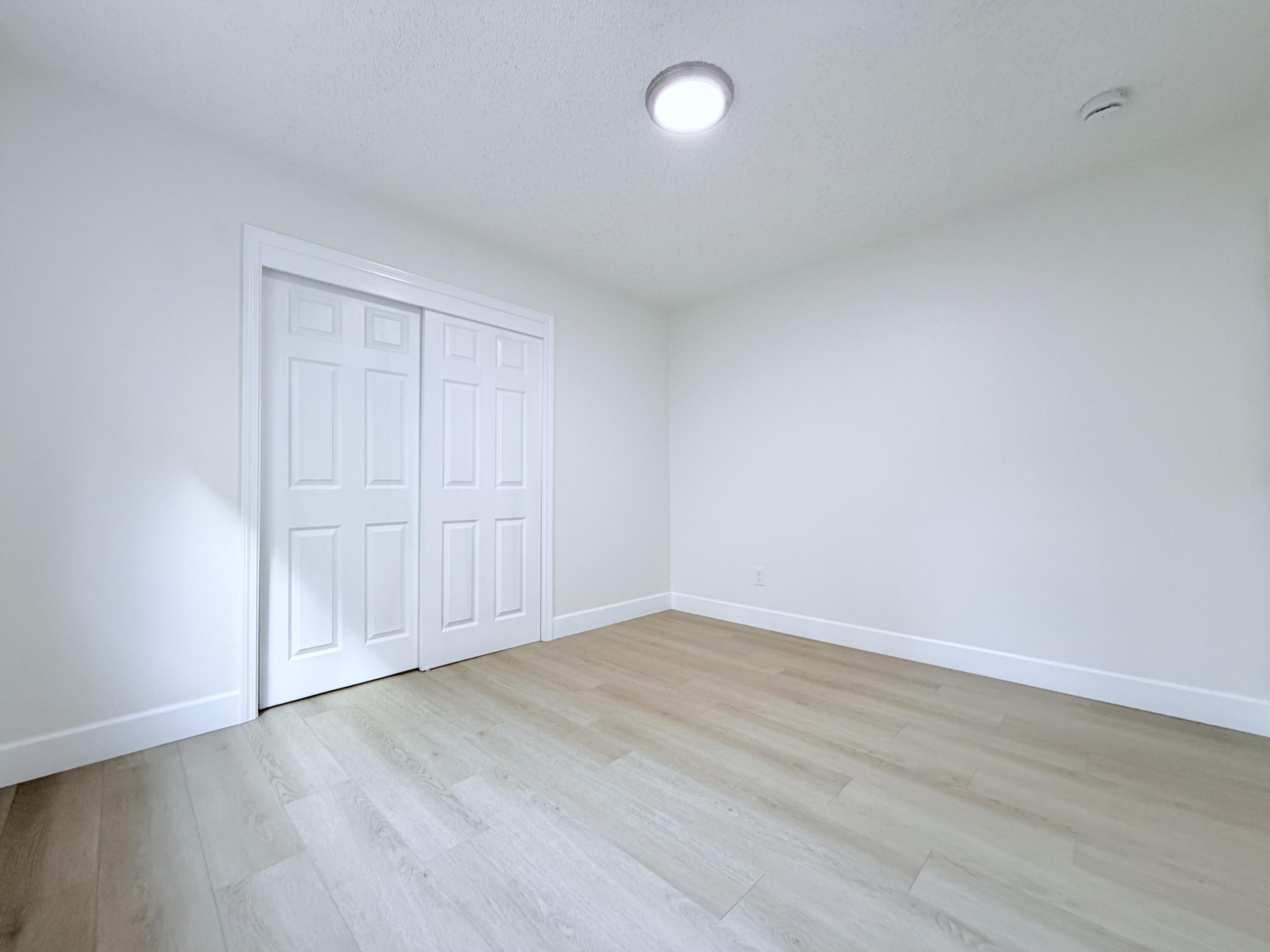 1026 E Babcock Ave, Visalia, CA 93292