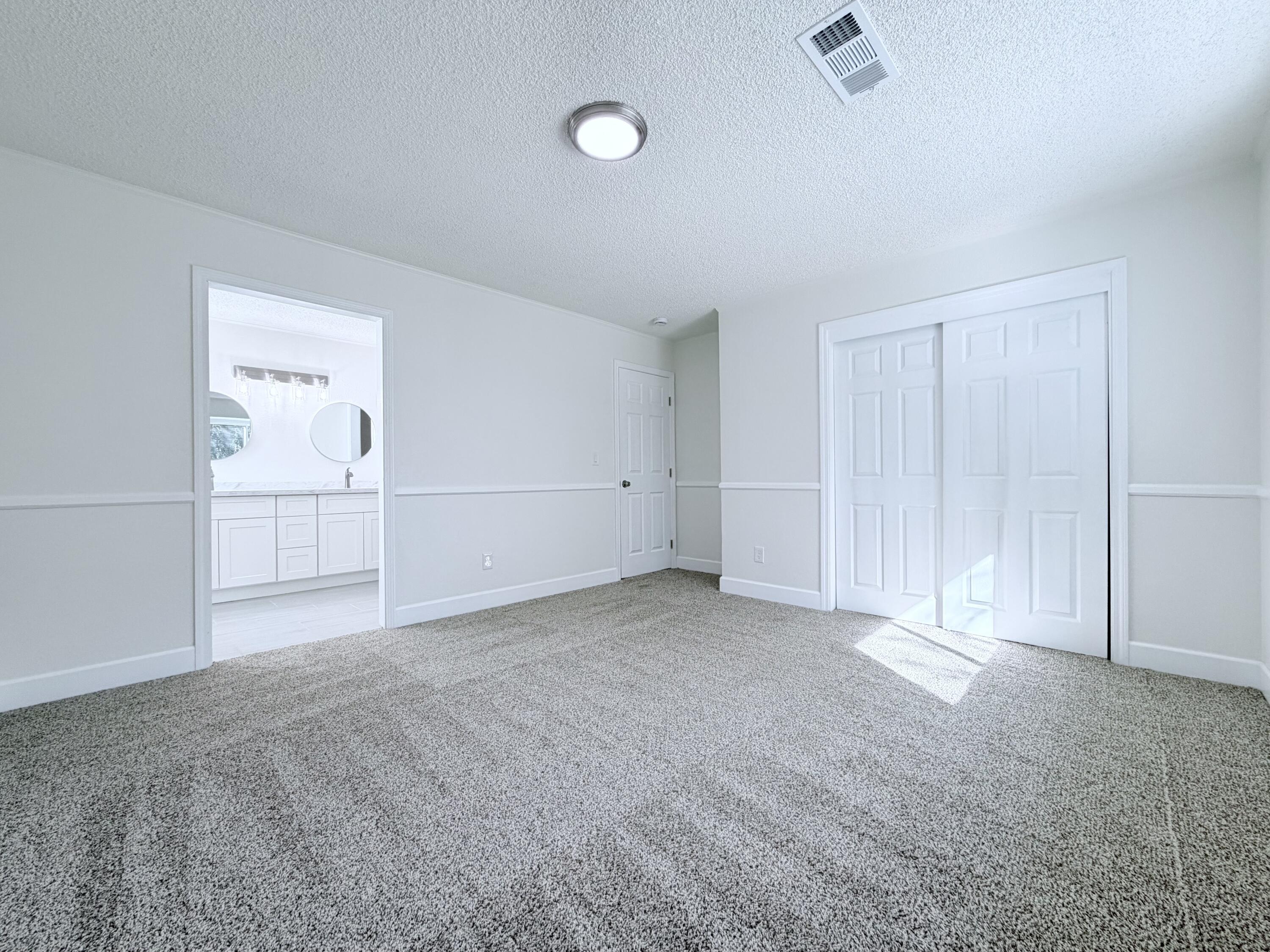 1026 E Babcock Ave, Visalia, CA 93292