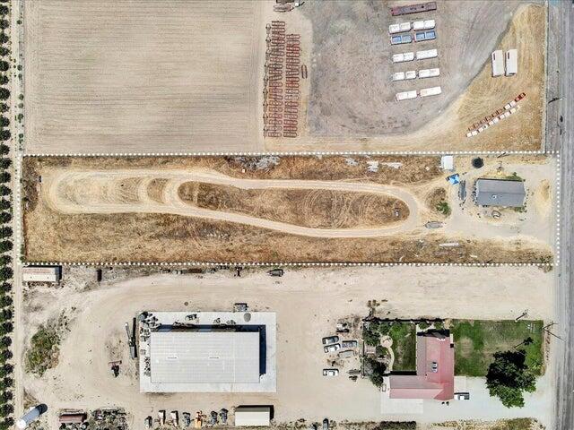2437 N Palm St, Pixley, CA 93256