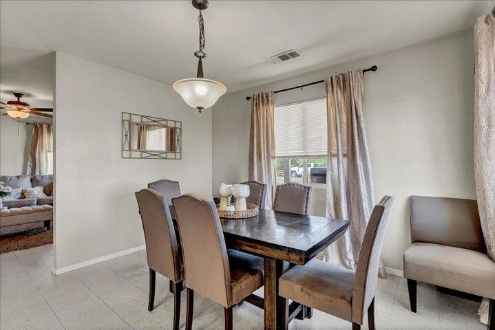 2437 N Palm St, Pixley, CA 93256