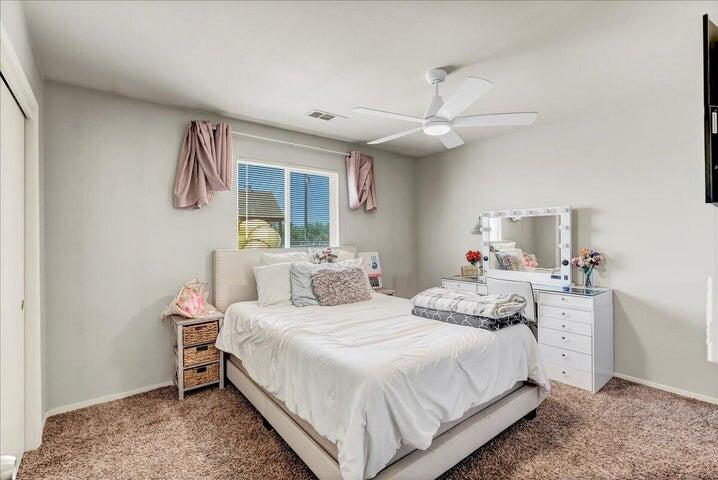 2437 N Palm St, Pixley, CA 93256