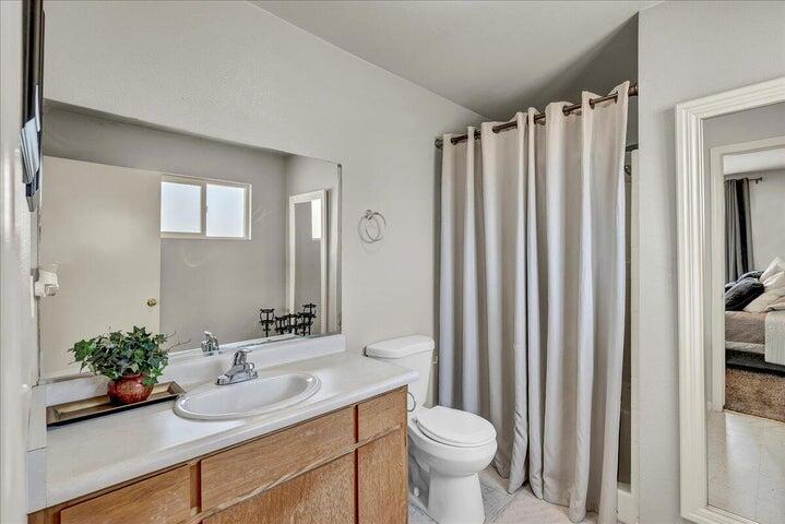 2437 N Palm St, Pixley, CA 93256