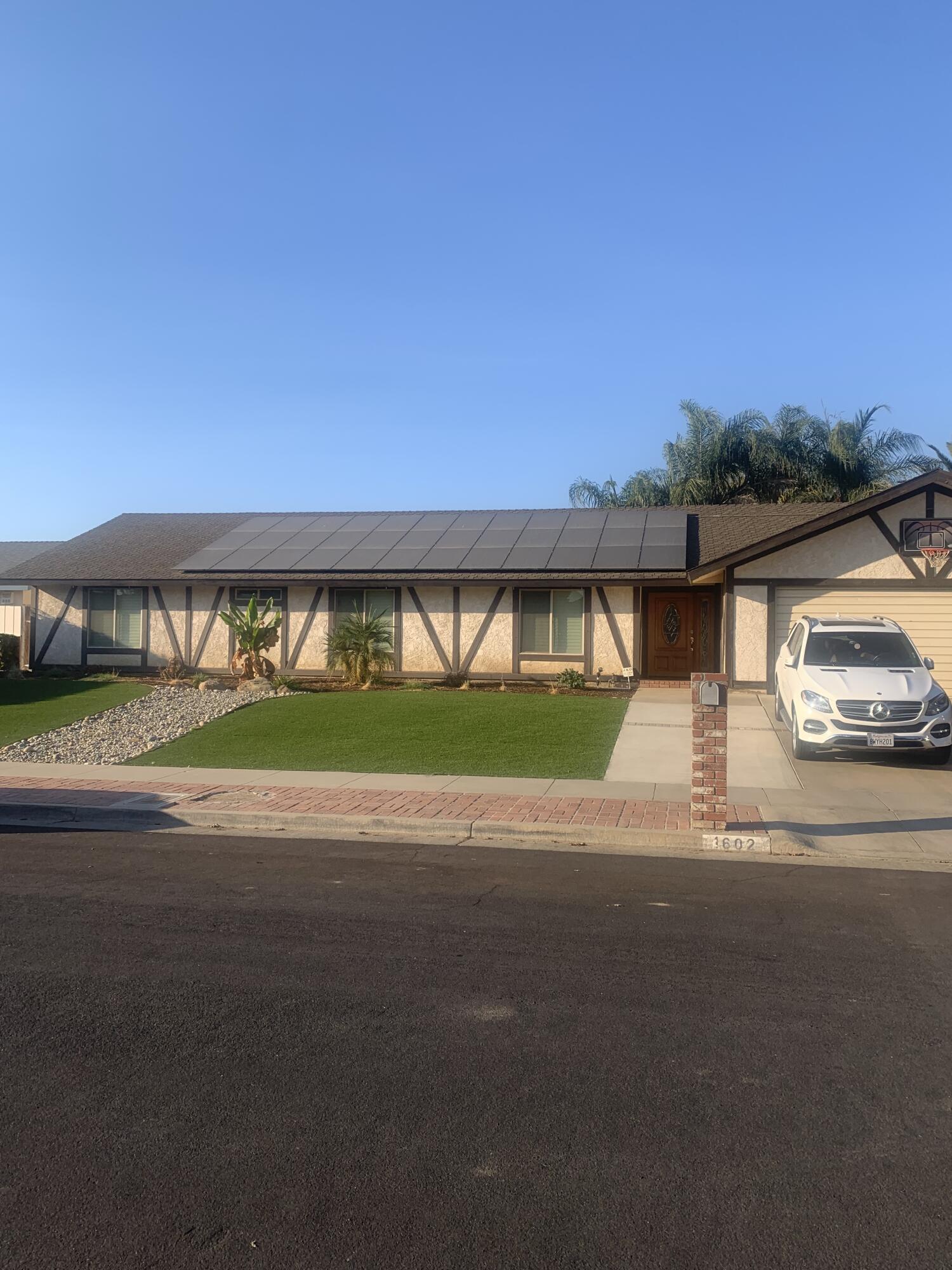 1602 E Avila Dr, Tulare, CA 93274