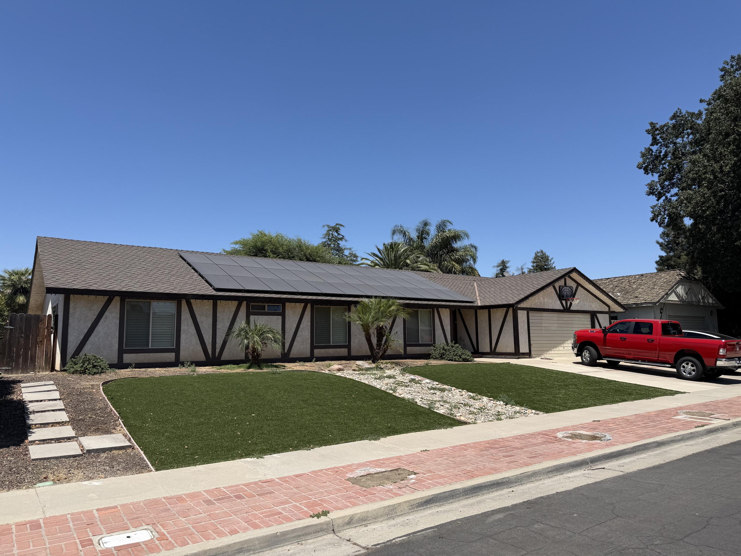 1602 E Avila Dr, Tulare, CA 93274
