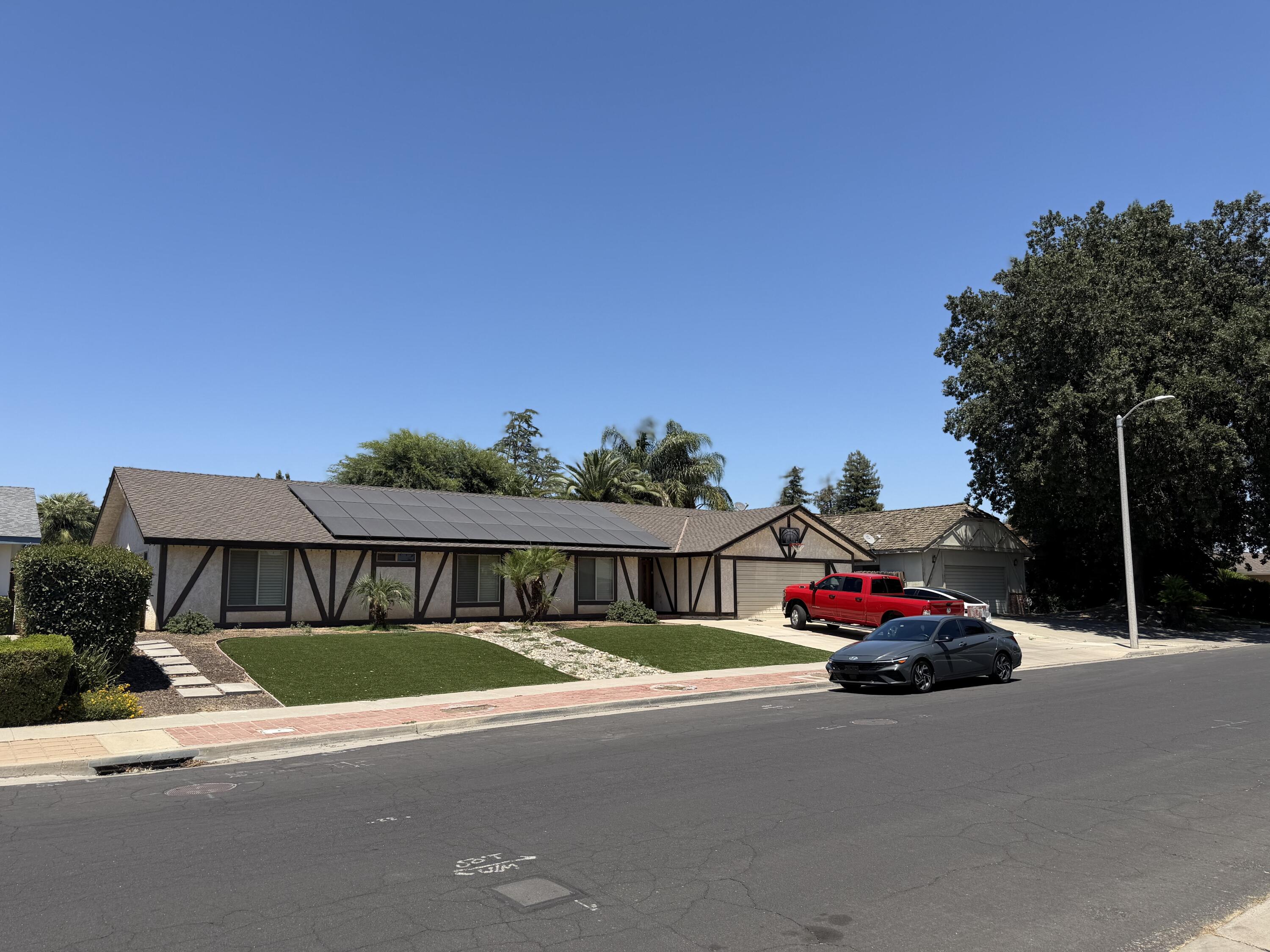 1602 E Avila Dr, Tulare, CA 93274