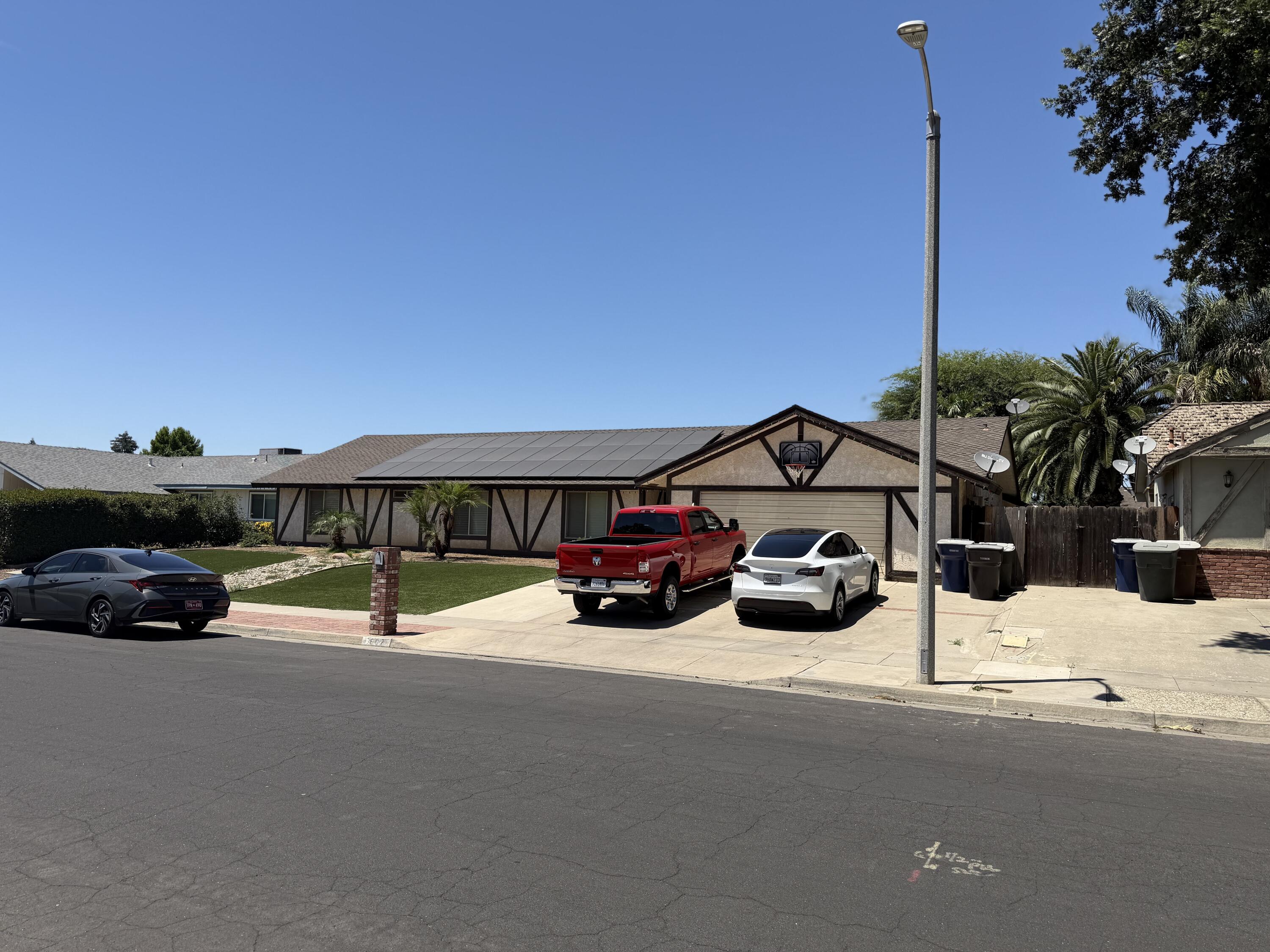 1602 E Avila Dr, Tulare, CA 93274