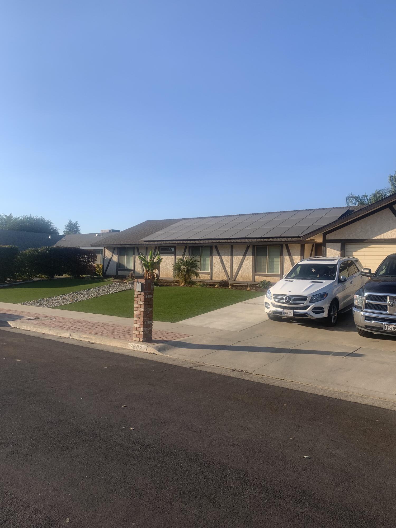 1602 E Avila Dr, Tulare, CA 93274