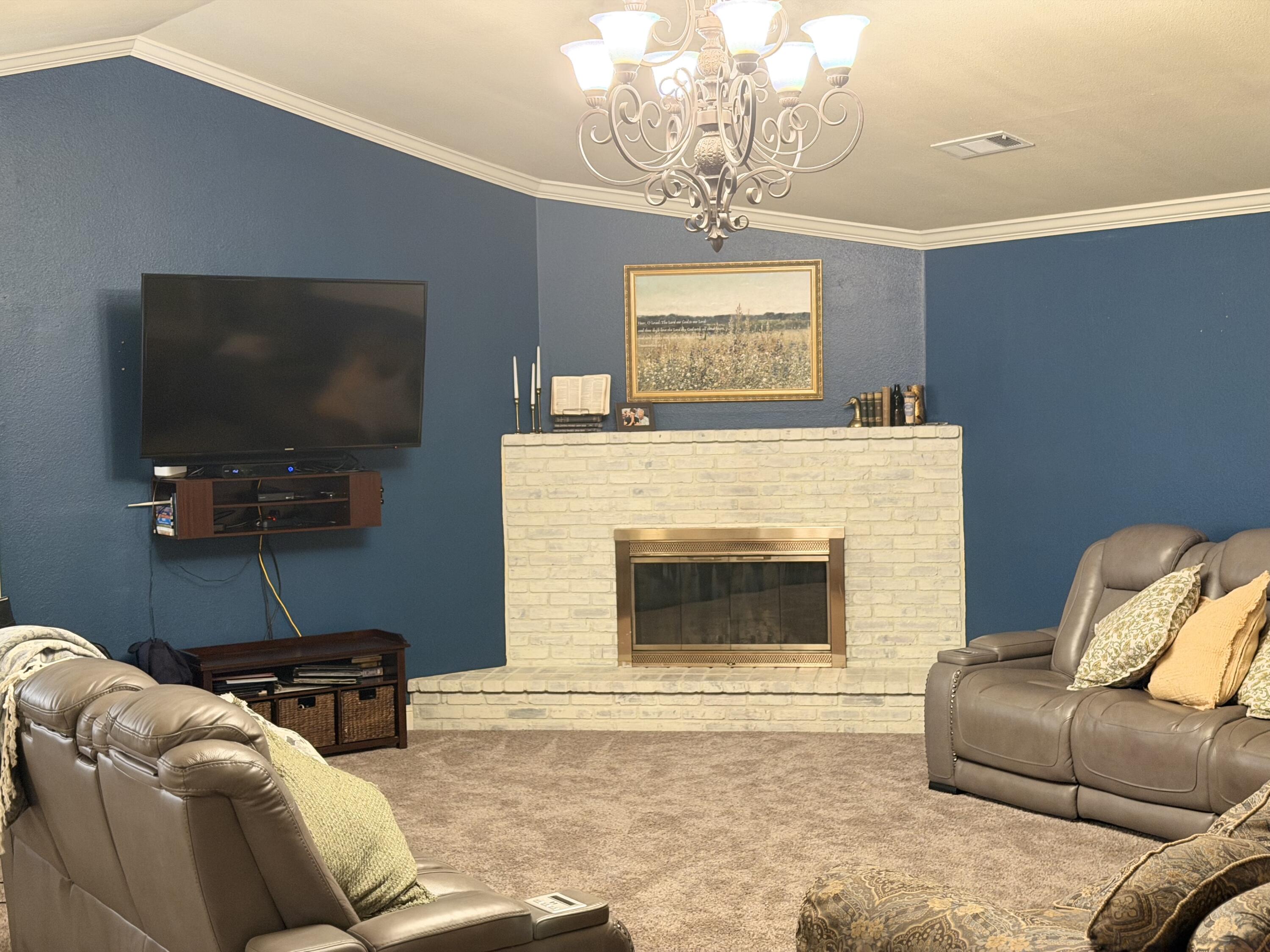 1602 E Avila Dr, Tulare, CA 93274