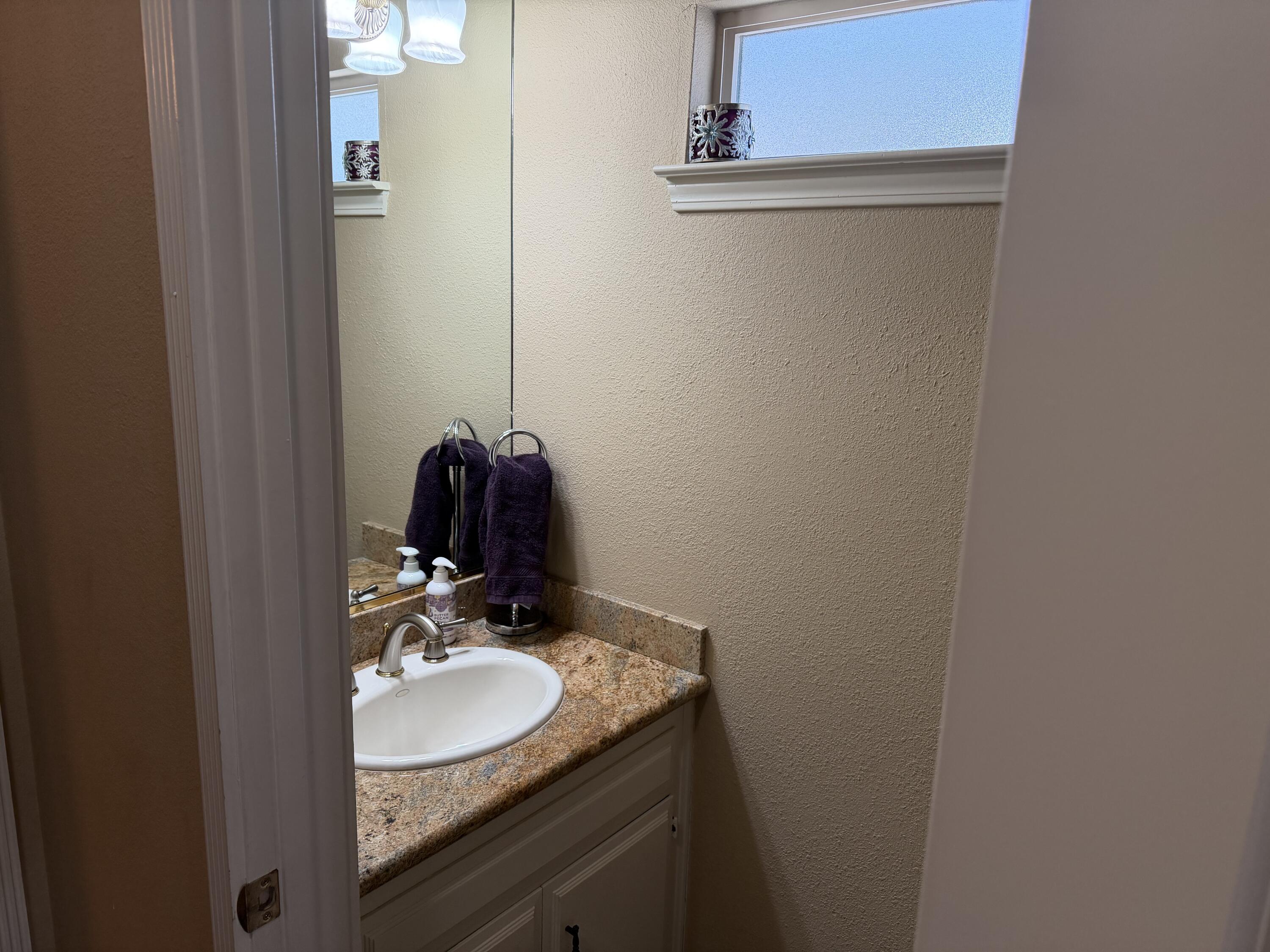1602 E Avila Dr, Tulare, CA 93274