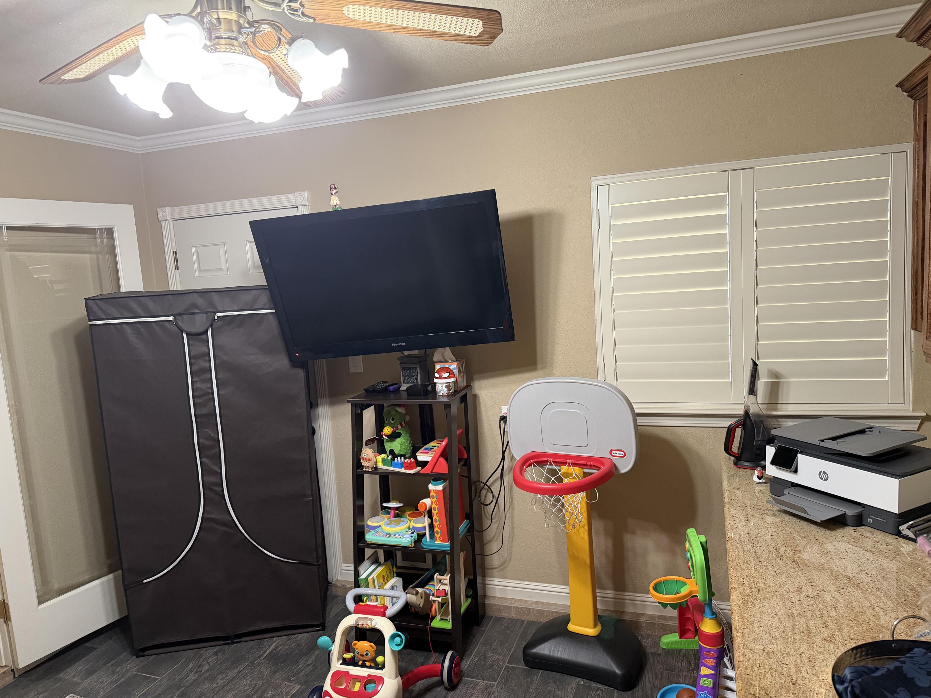 1602 E Avila Dr, Tulare, CA 93274