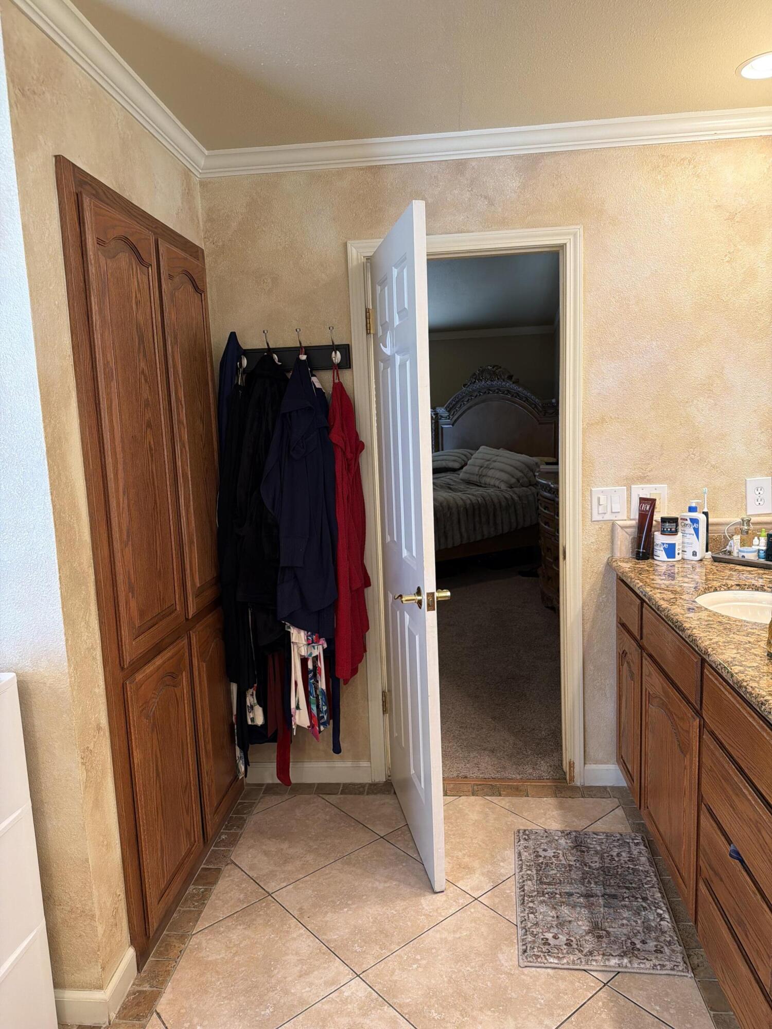 1602 E Avila Dr, Tulare, CA 93274