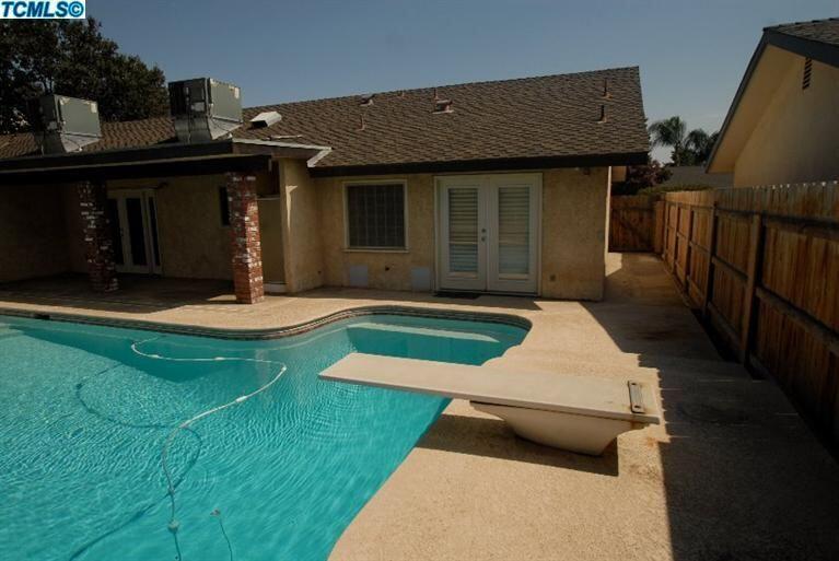 1602 E Avila Dr, Tulare, CA 93274