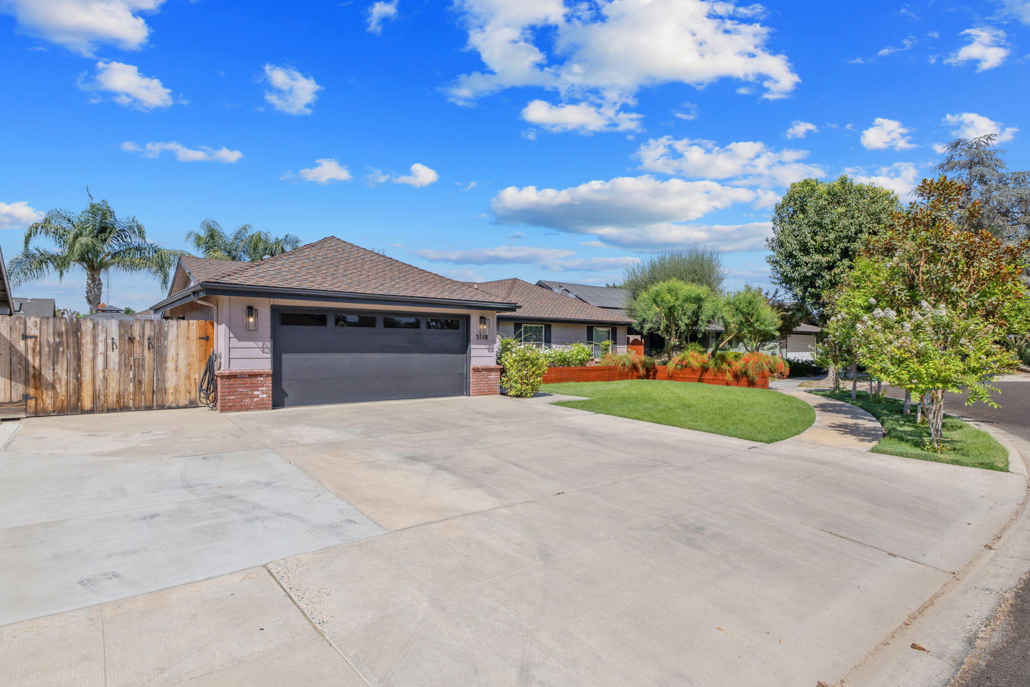 3118 W Dorothea Ave, Visalia, CA 93277