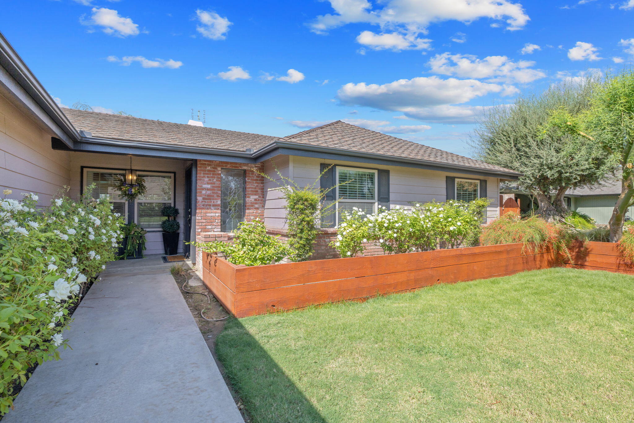 3118 W Dorothea Ave, Visalia, CA 93277