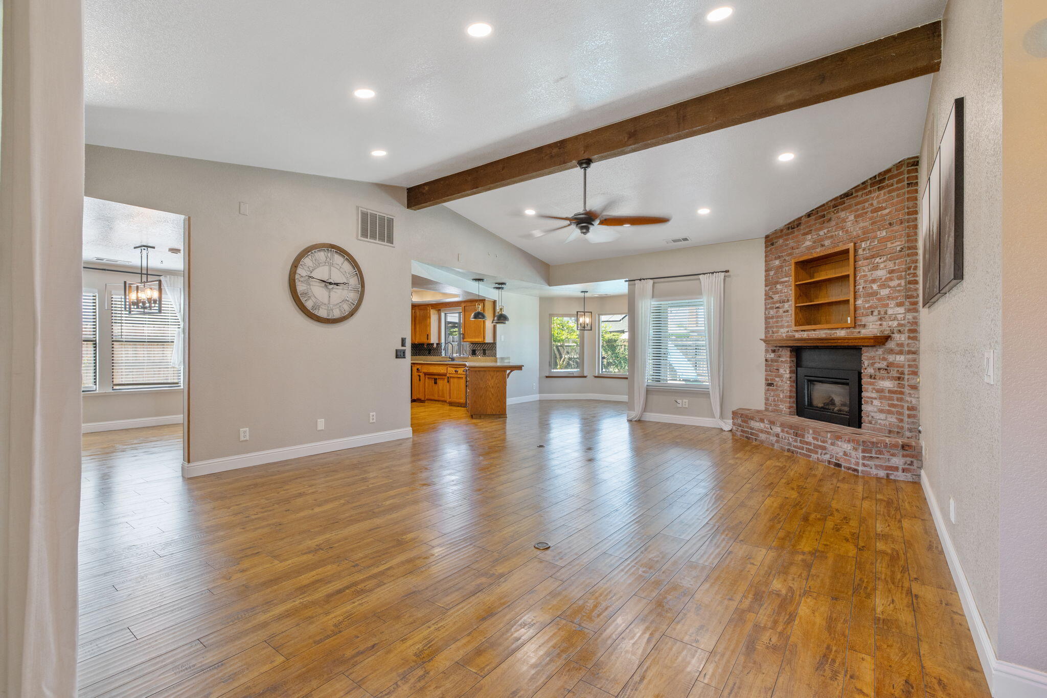 3118 W Dorothea Ave, Visalia, CA 93277