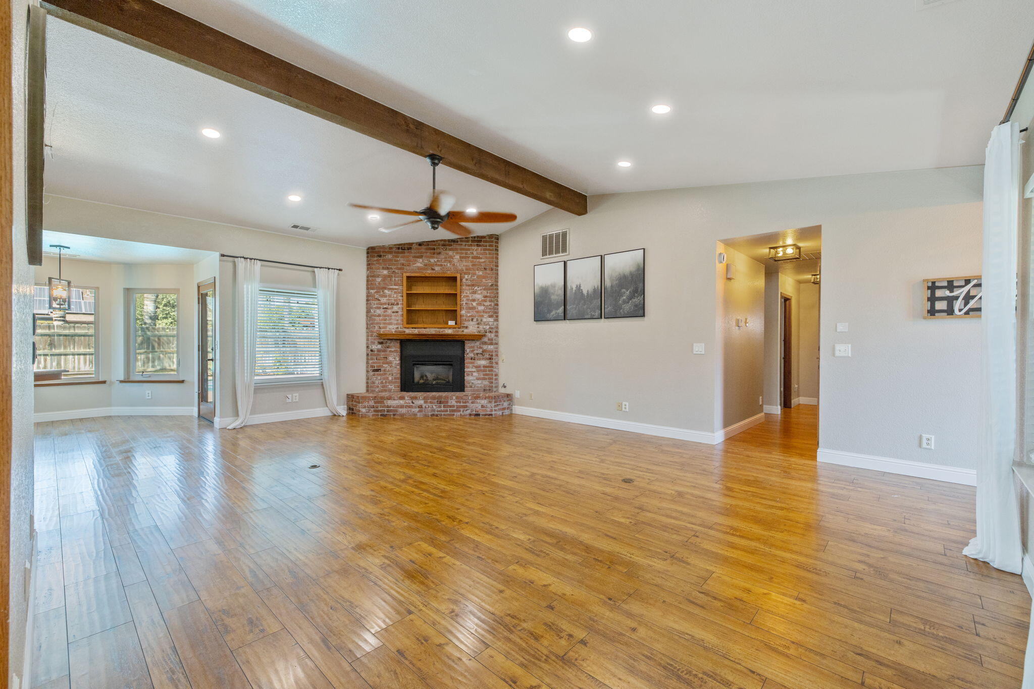 3118 W Dorothea Ave, Visalia, CA 93277