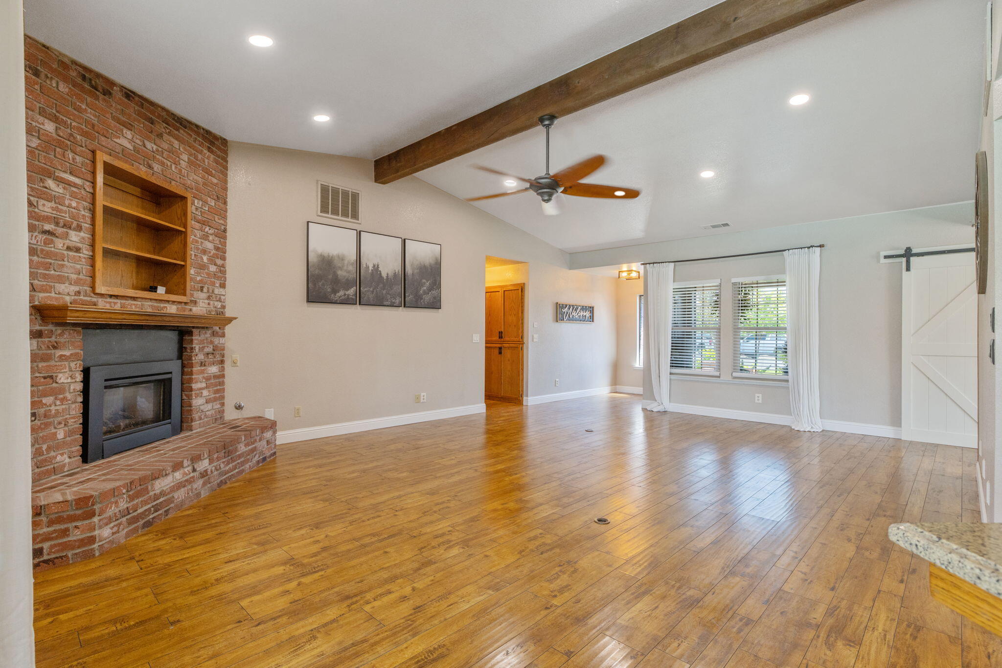 3118 W Dorothea Ave, Visalia, CA 93277