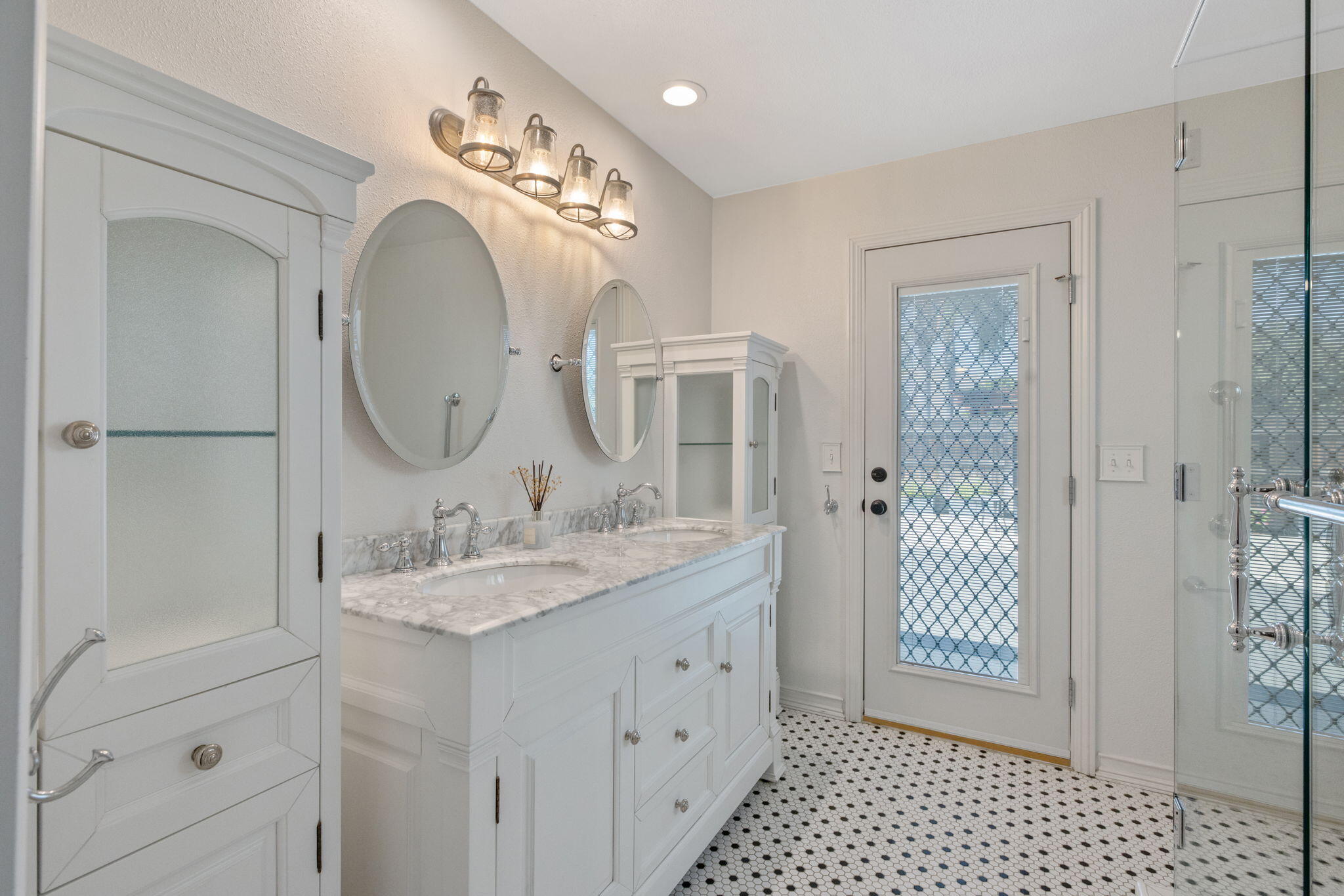 3118 W Dorothea Ave, Visalia, CA 93277