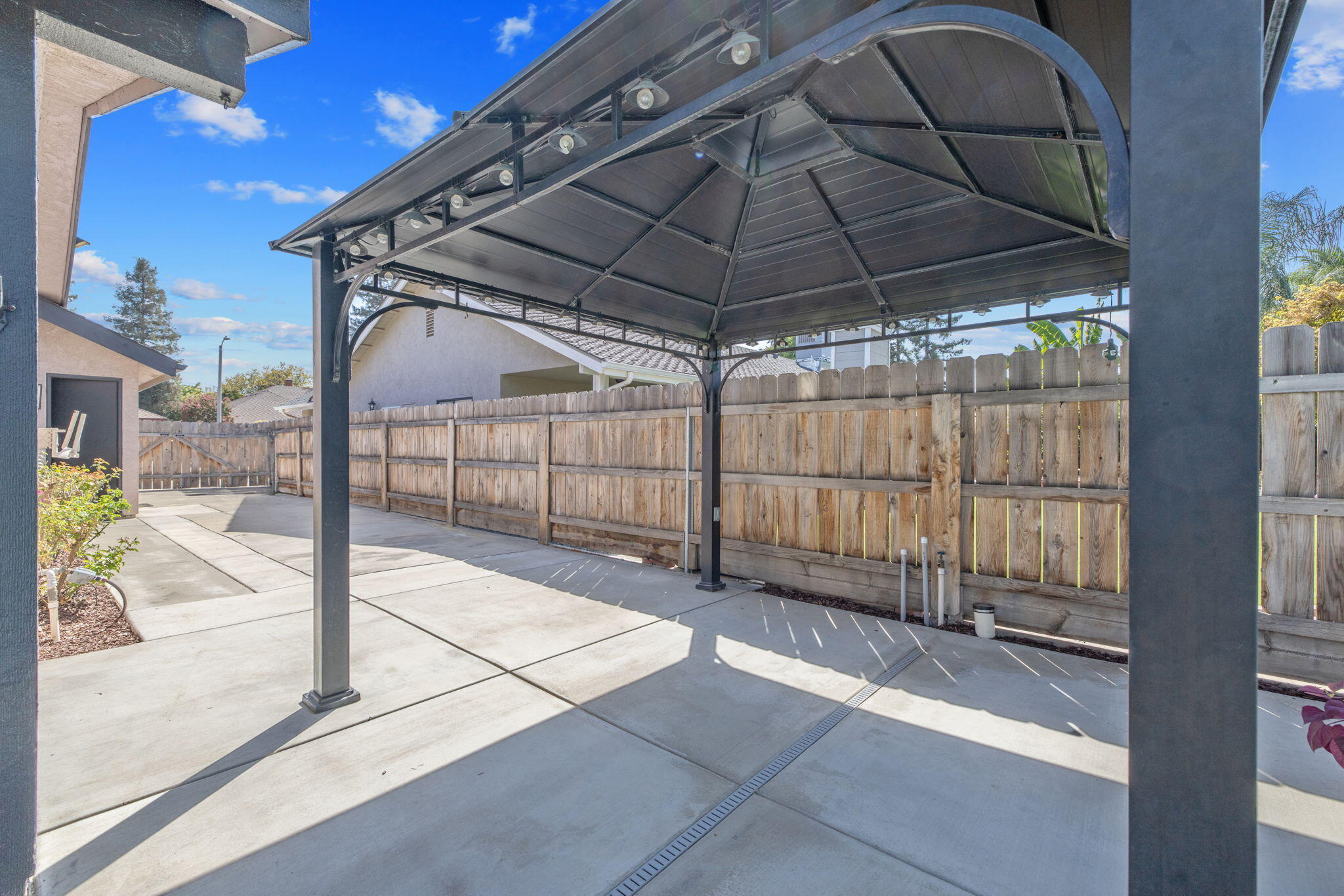 3118 W Dorothea Ave, Visalia, CA 93277