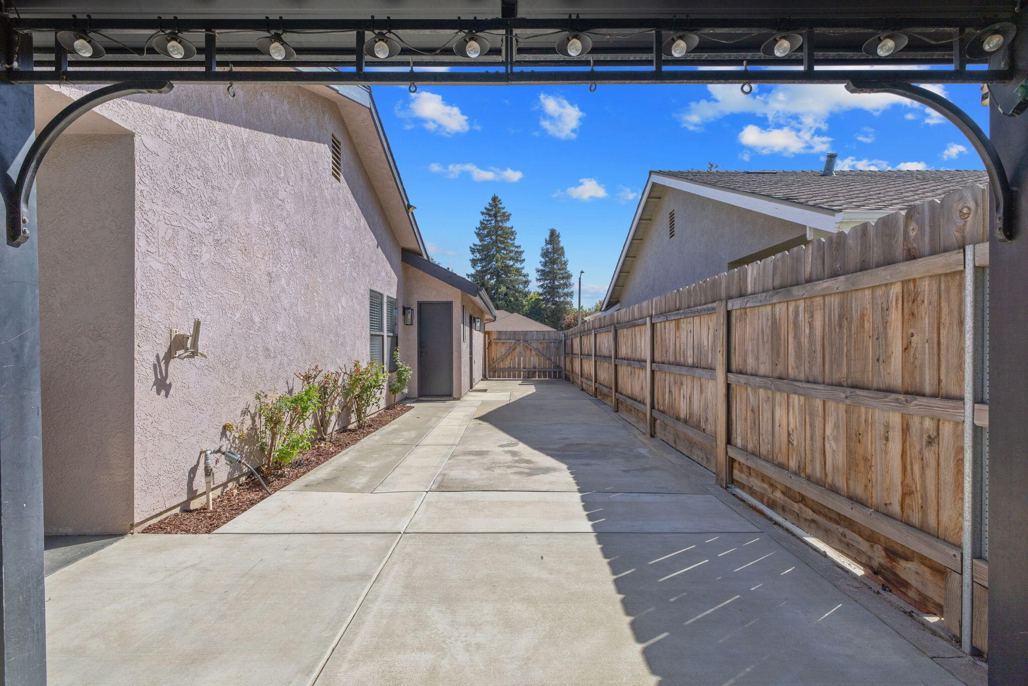 3118 W Dorothea Ave, Visalia, CA 93277