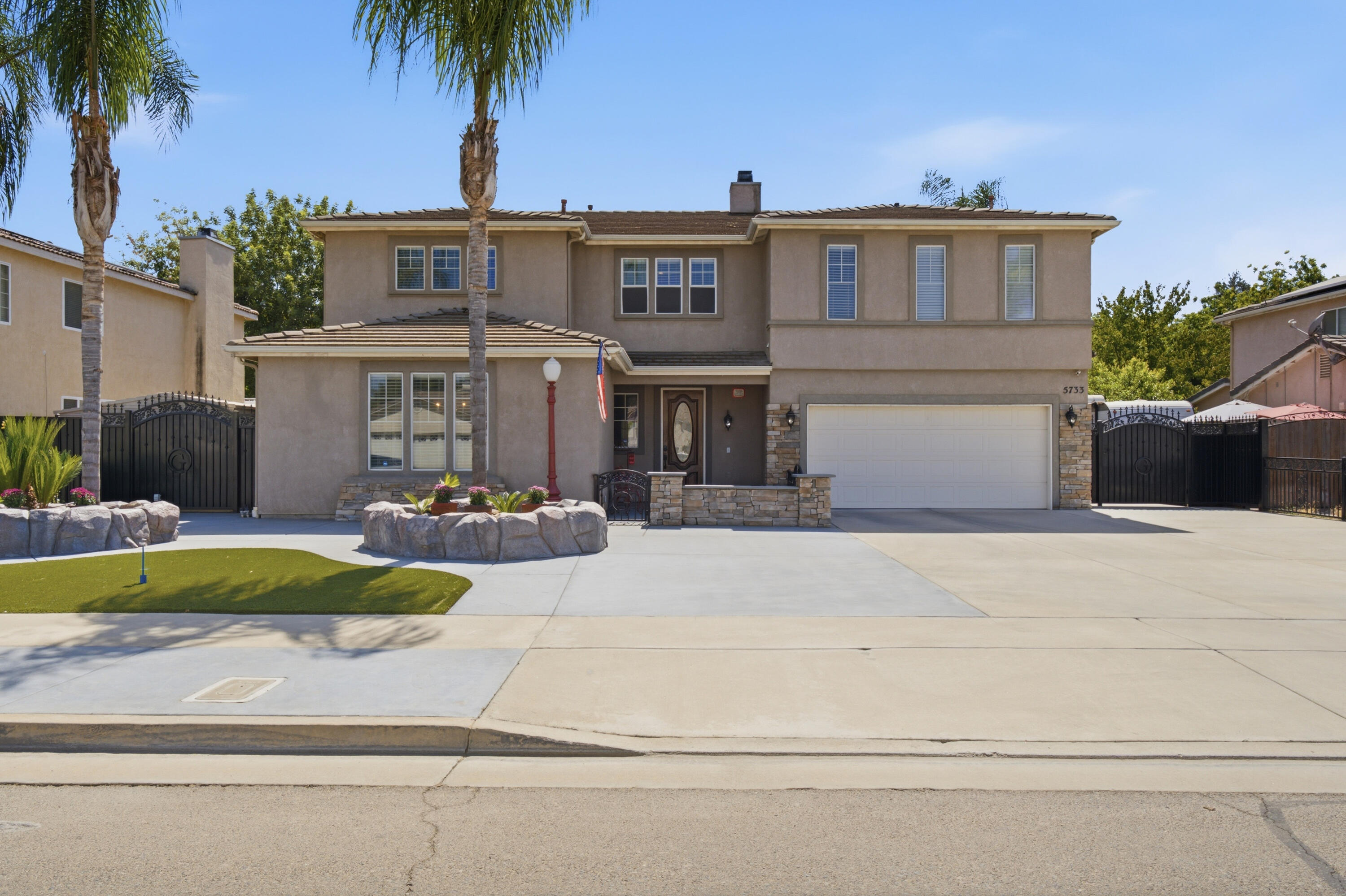 5733 W Babcock Ave, Visalia, CA 93291
