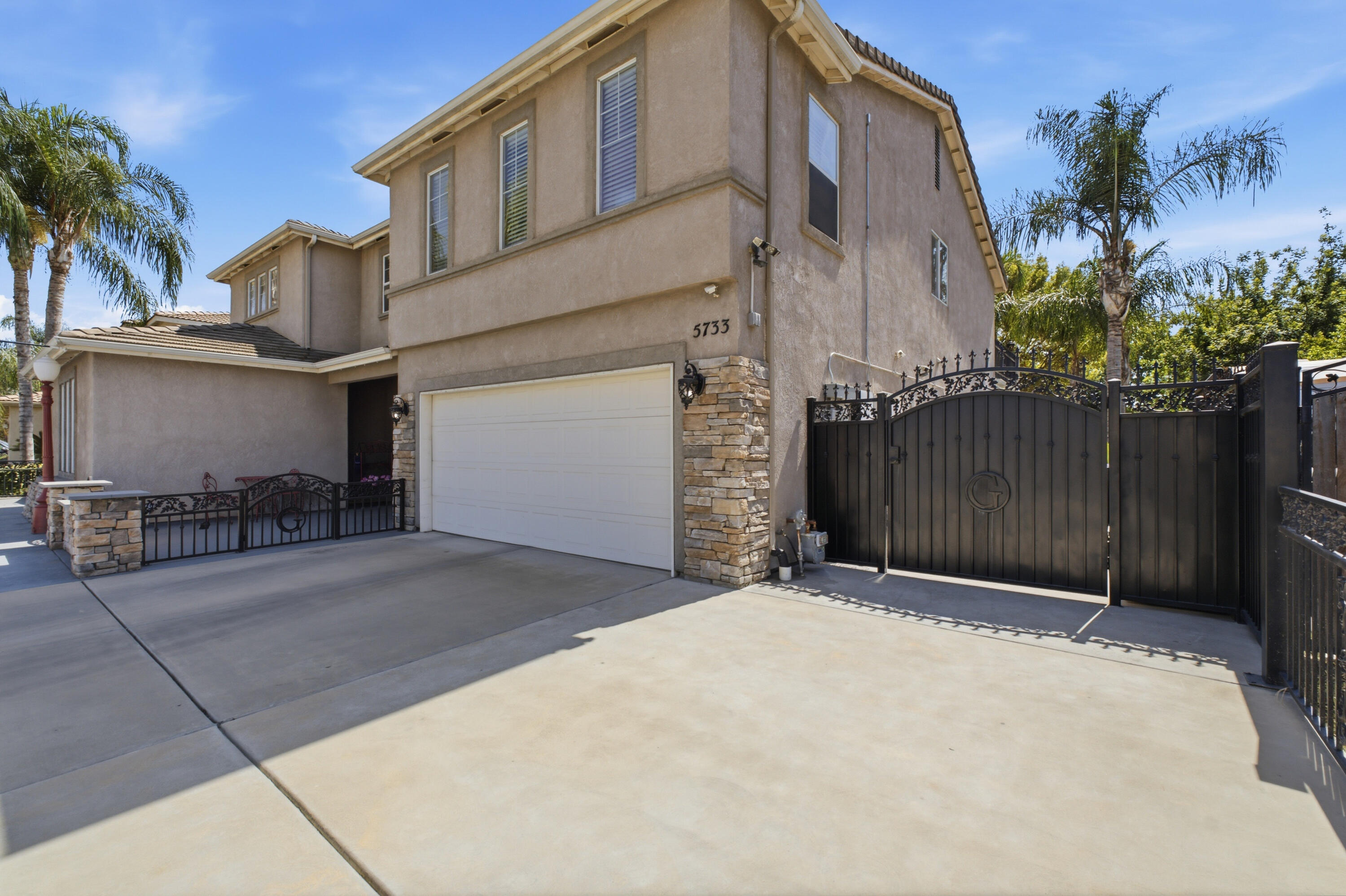 5733 W Babcock Ave, Visalia, CA 93291