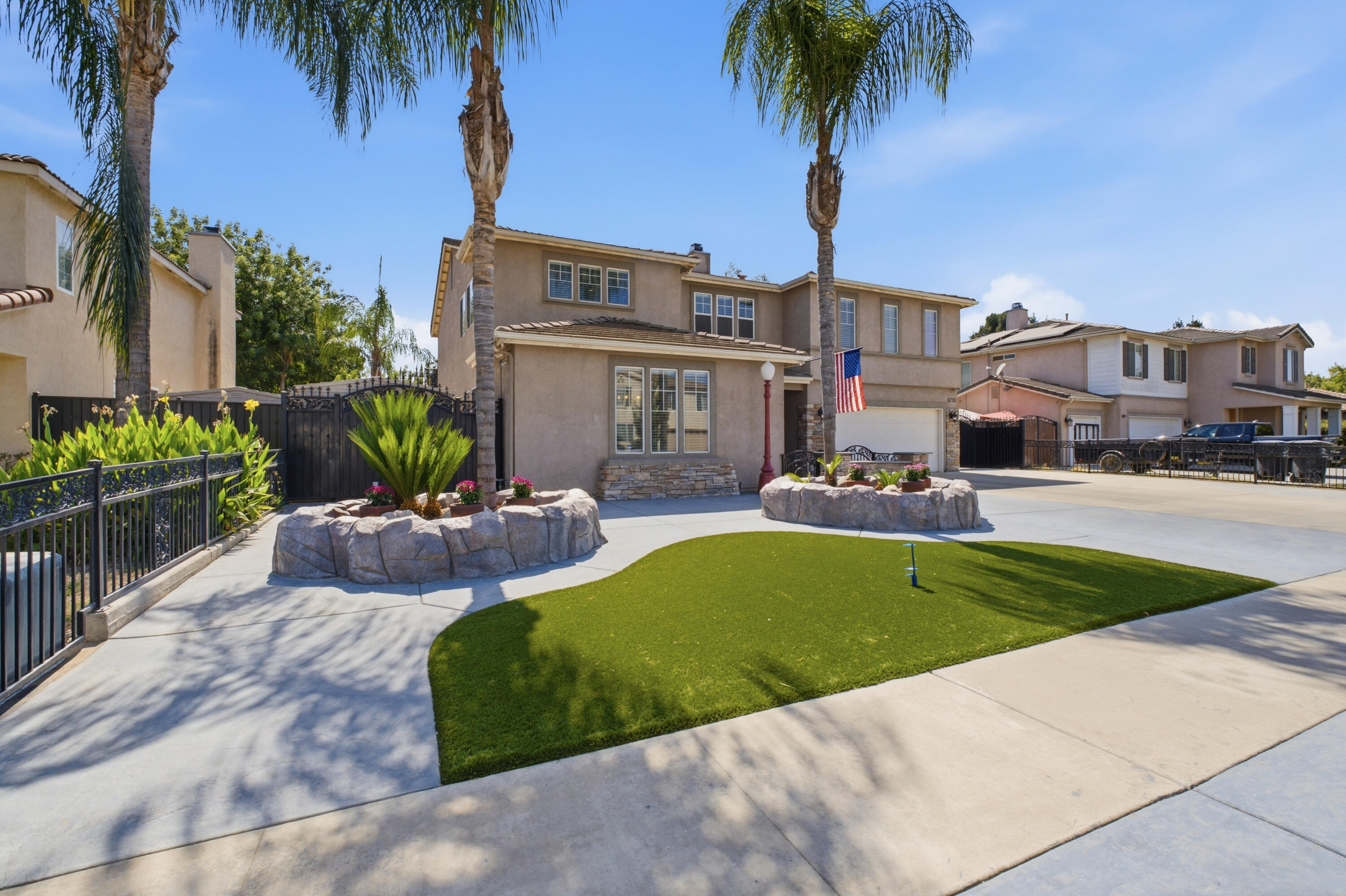 5733 W Babcock Ave, Visalia, CA 93291