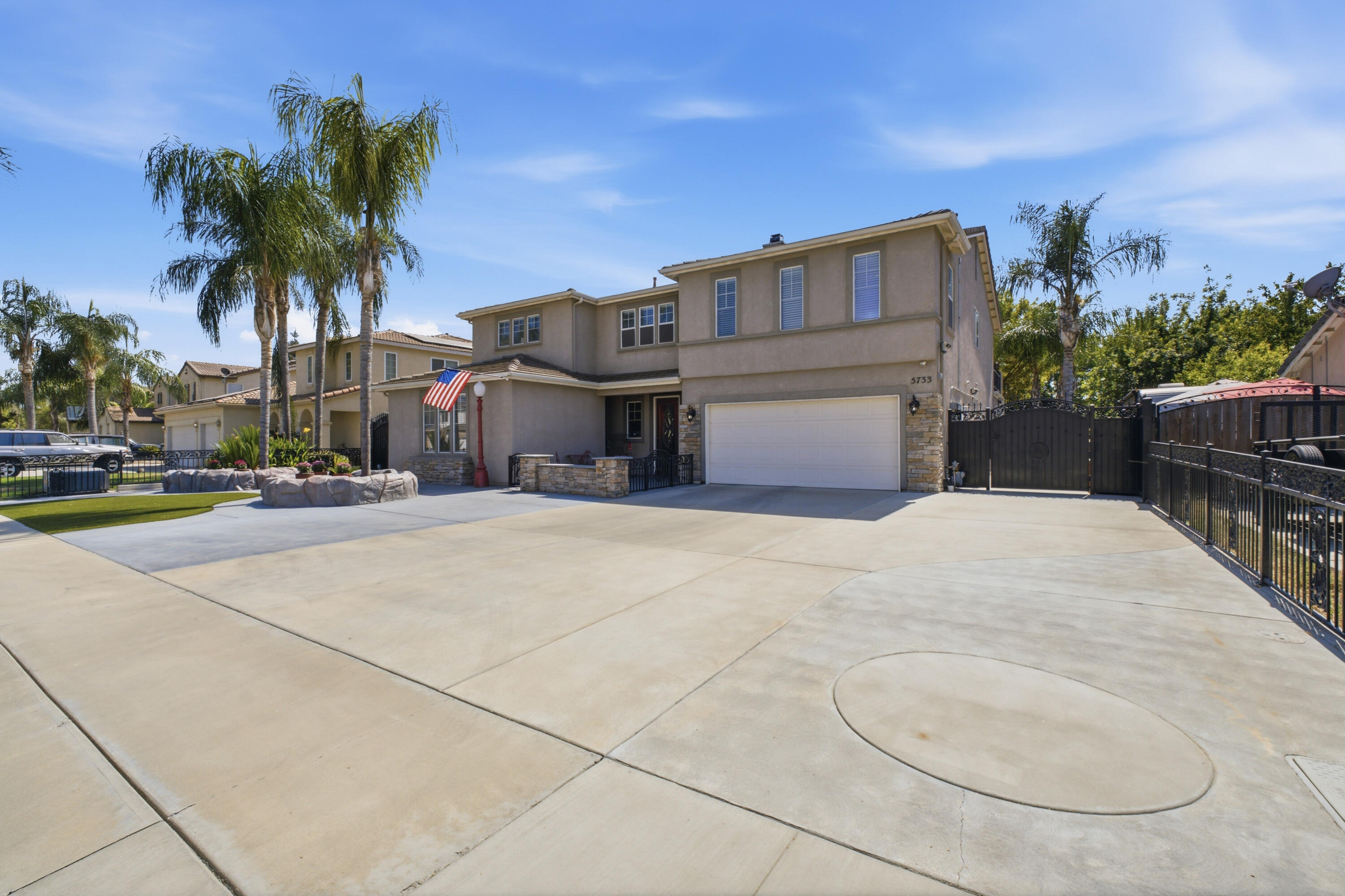 5733 W Babcock Ave, Visalia, CA 93291